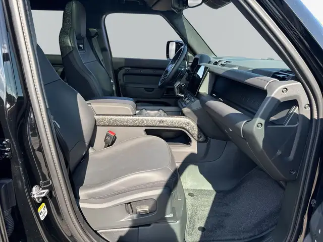 Land Rover Defender view 9