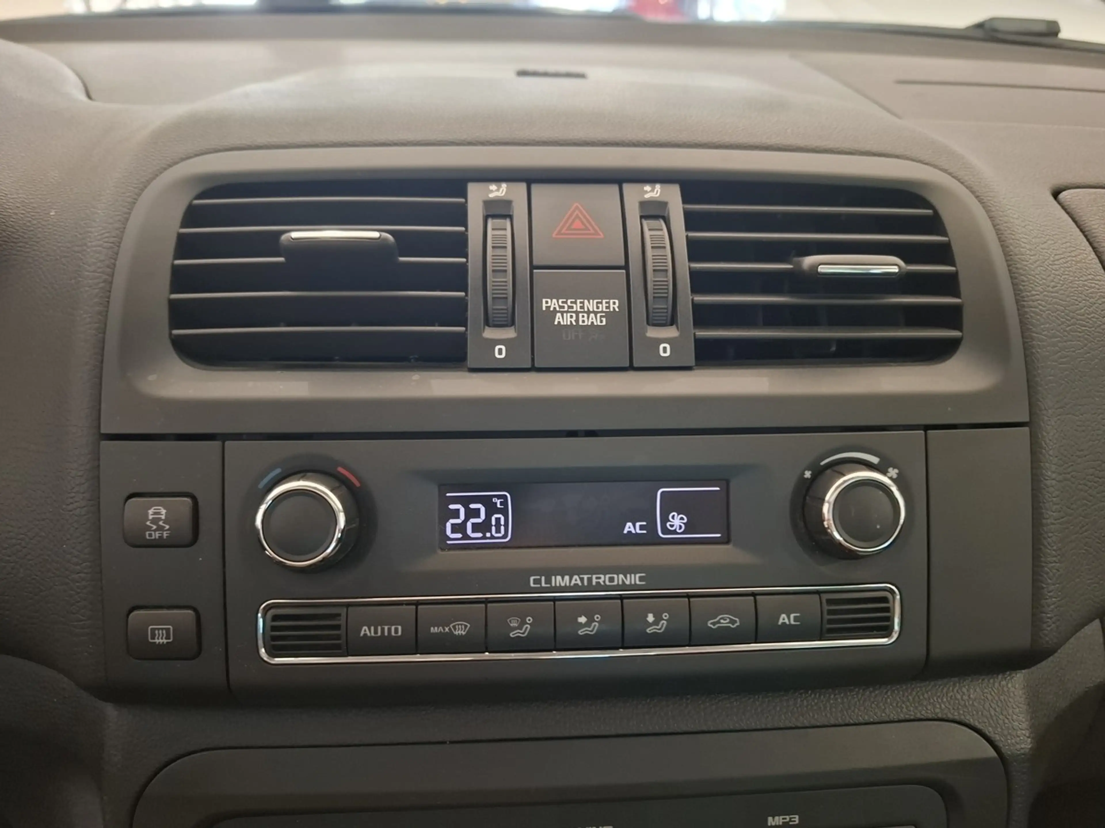Skoda Roomster Scout 1.2 TSI Panorama Klima PDC — photo 12