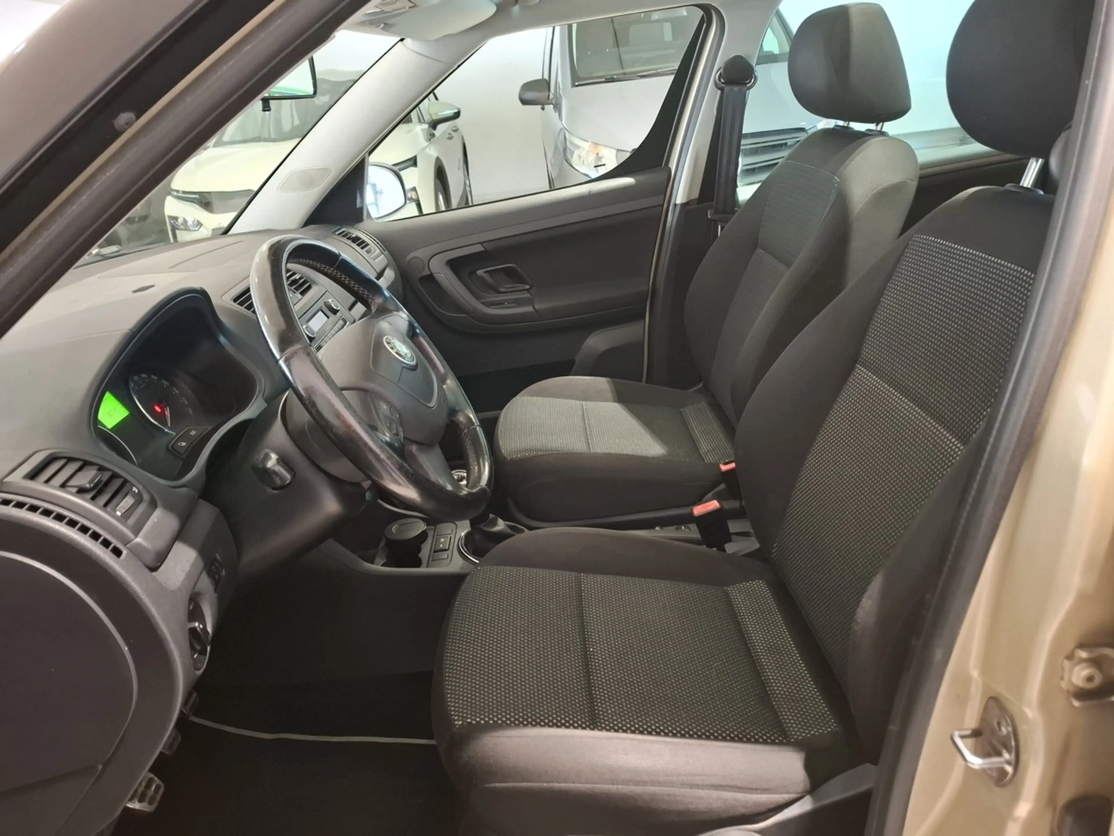 Skoda Roomster Scout 1.2 TSI Panorama Klima PDC — photo 8