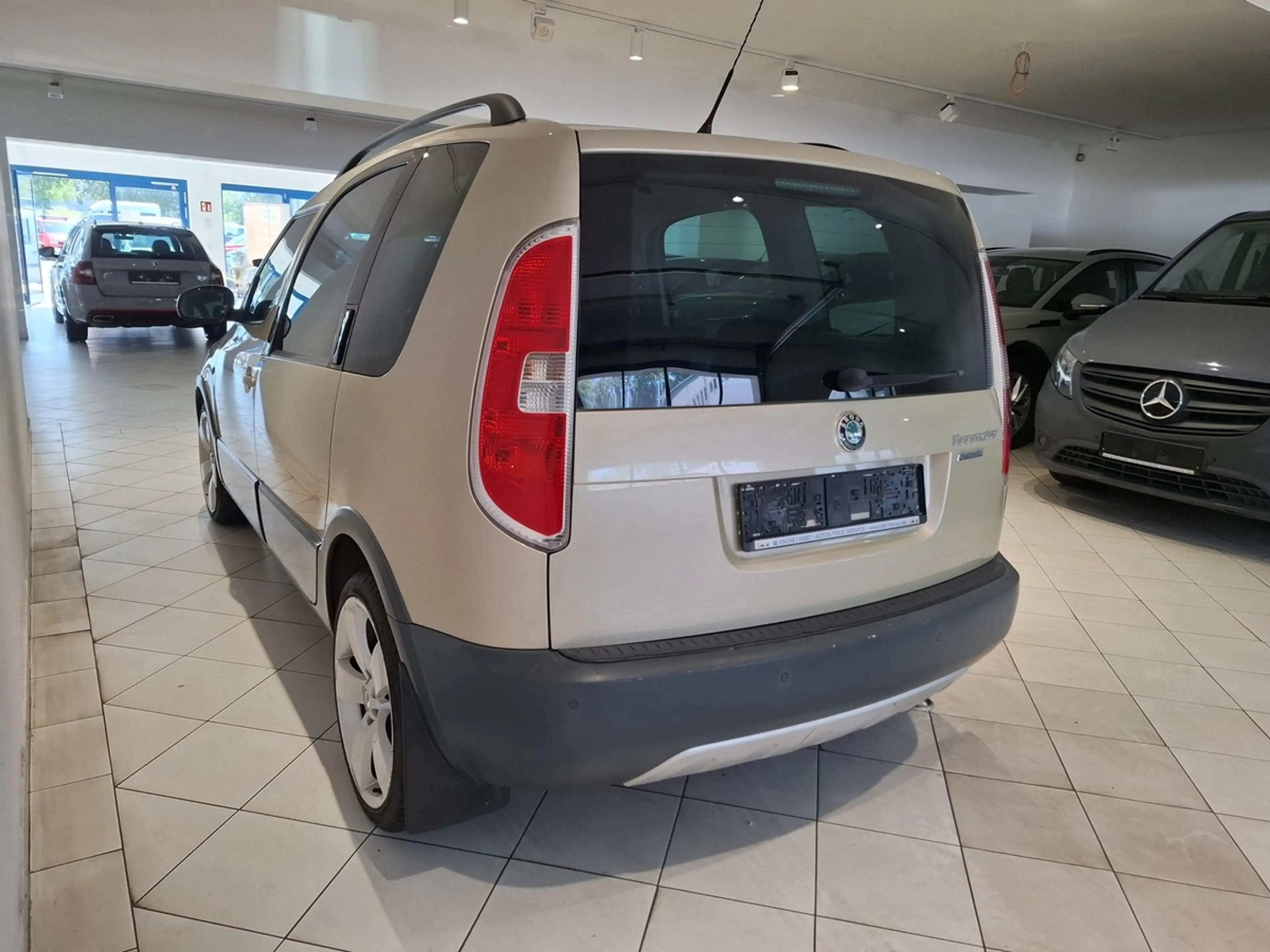 Skoda Roomster Scout 1.2 TSI Panorama Klima PDC — photo 5