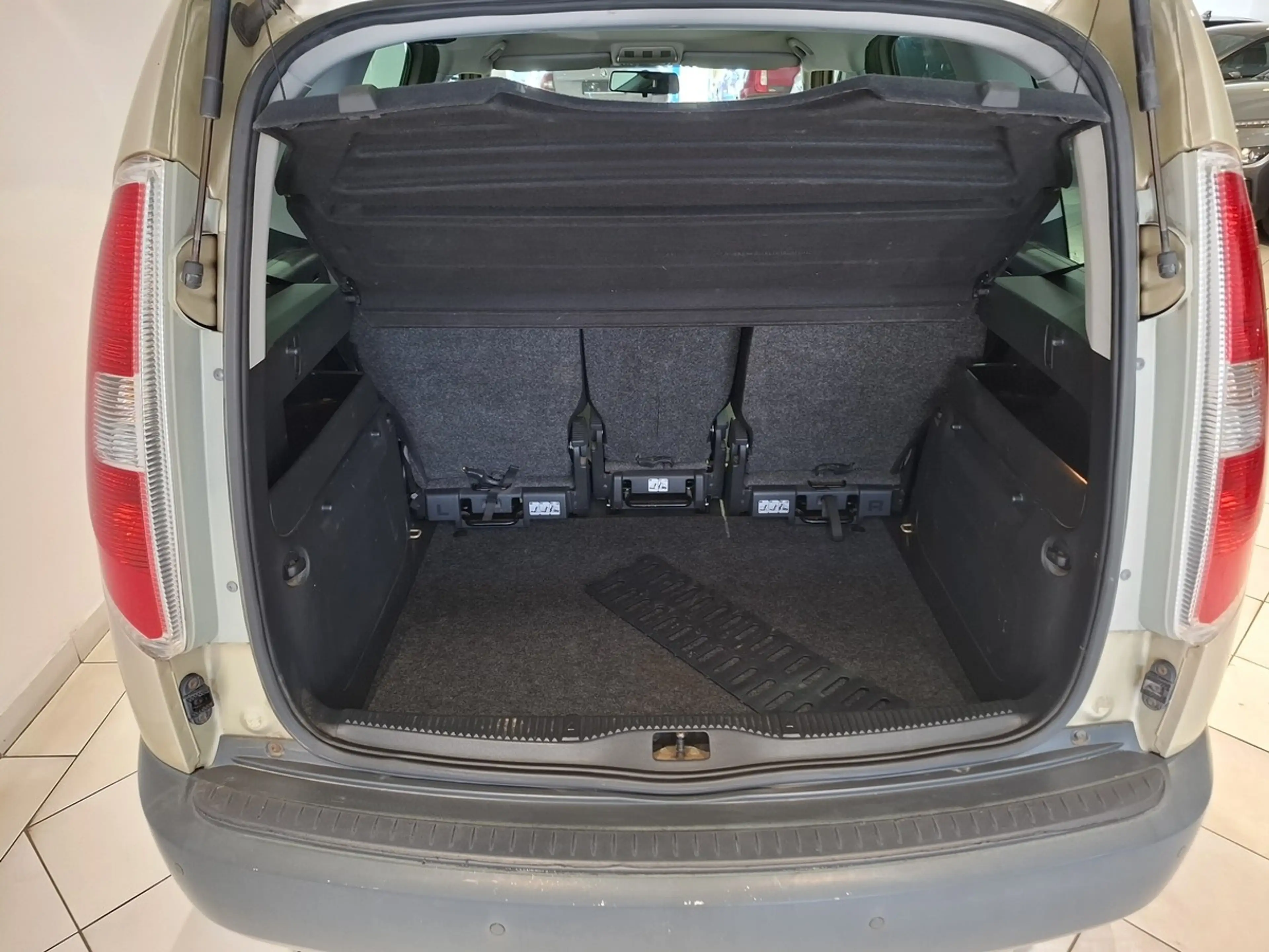 Skoda Roomster Scout 1.2 TSI Panorama Klima PDC — photo 7