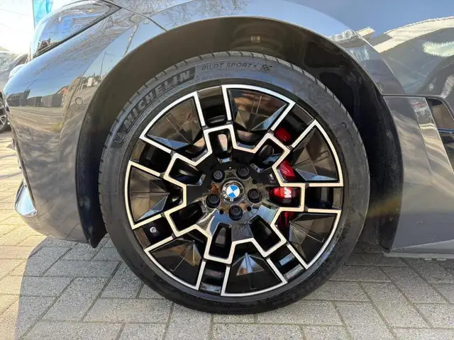 BMW I4 view 9
