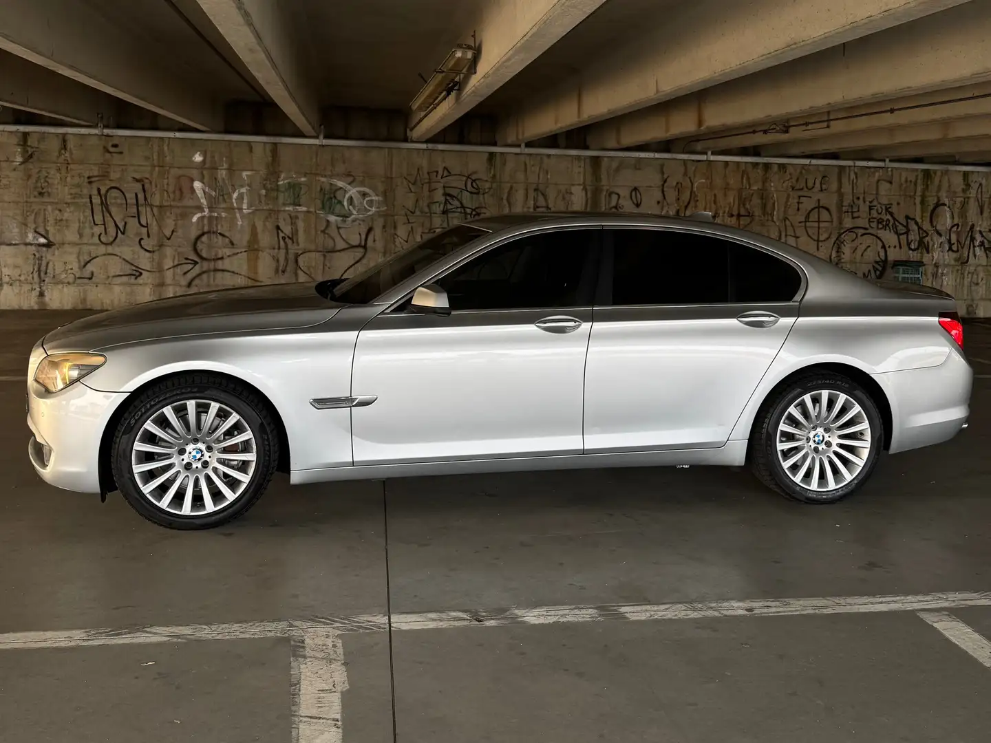 BMW 730 Serie 7 F/01-02 730d Eccelsa auto Argento - 2