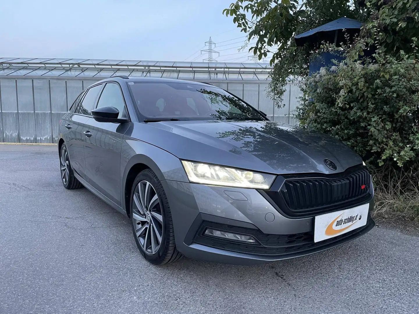 Skoda Octavia Combi 2,0 TDI Style DSG Sportpaket Pano AHK CarPlay ACC Kamera 1.Besitz Grau - 1
