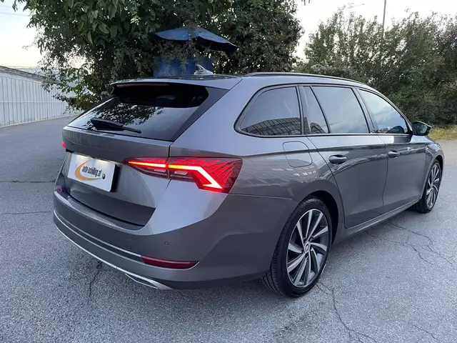 Skoda Octavia view 3