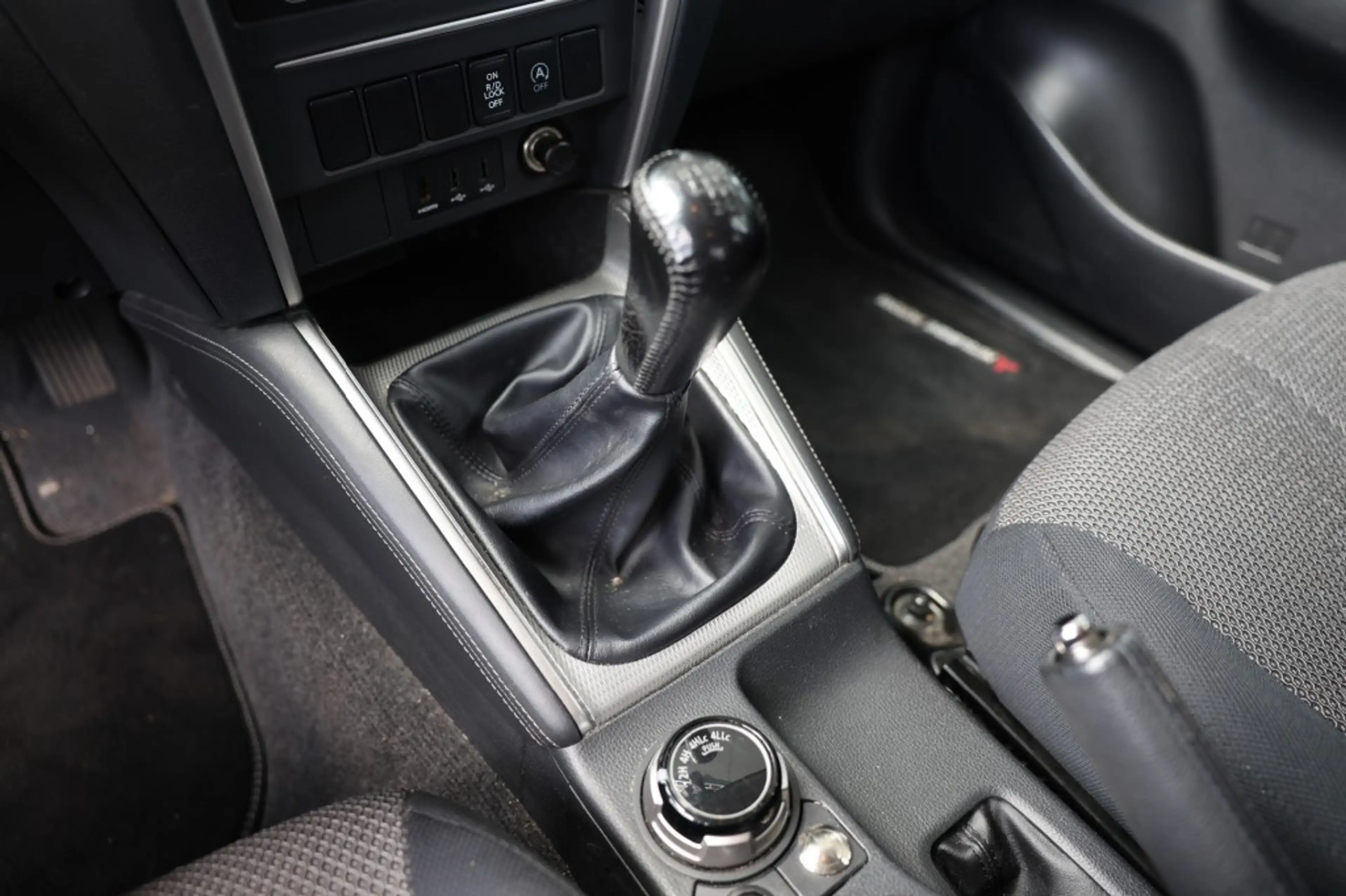 Mitsubishi L200 2.2 DI-D CLUB CAB INTENSE 4WD VAN — photo 16