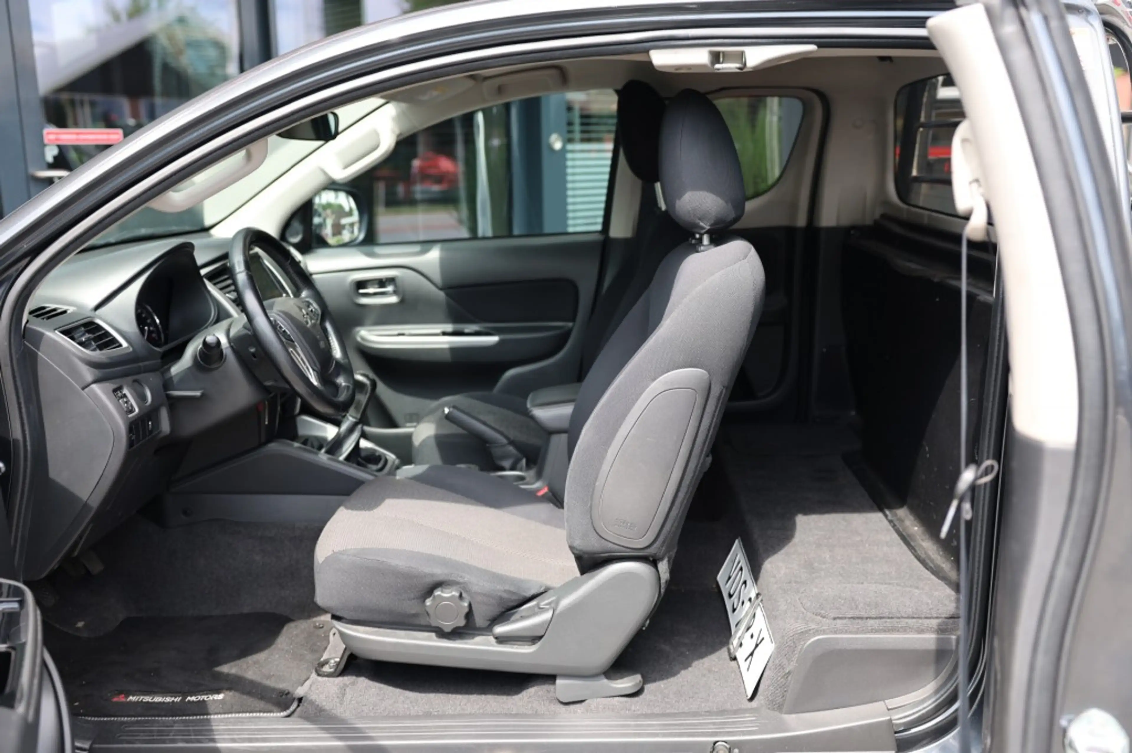 Mitsubishi L200 2.2 DI-D CLUB CAB INTENSE 4WD VAN — photo 9