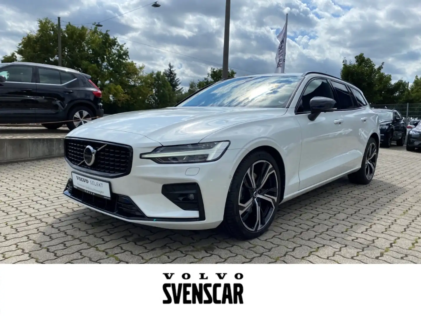 Volvo V60 Plus Dark B4 Benzin AHK Leder Digitales Cockpit Me Weiß - 1
