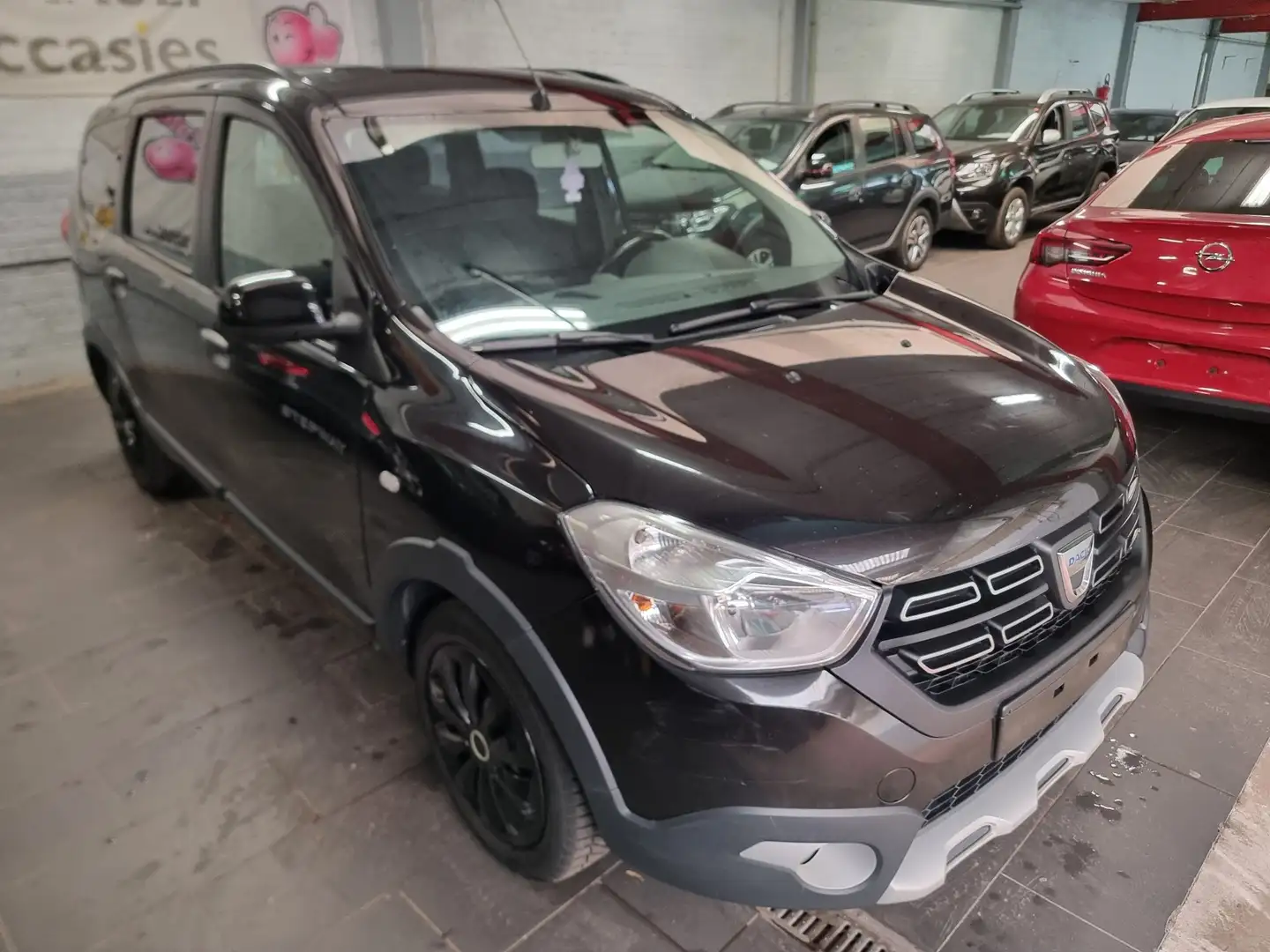 Dacia Lodgy Lodgy Stepway 1.5 dci 7pl. et 1 an de garantie Zwart - 2