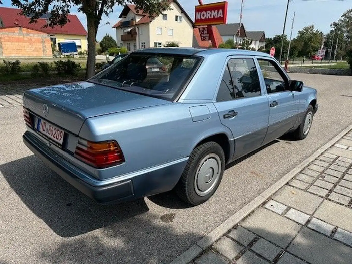 Mercedes-Benz E 300 4 Matic - 124 Blau - 2