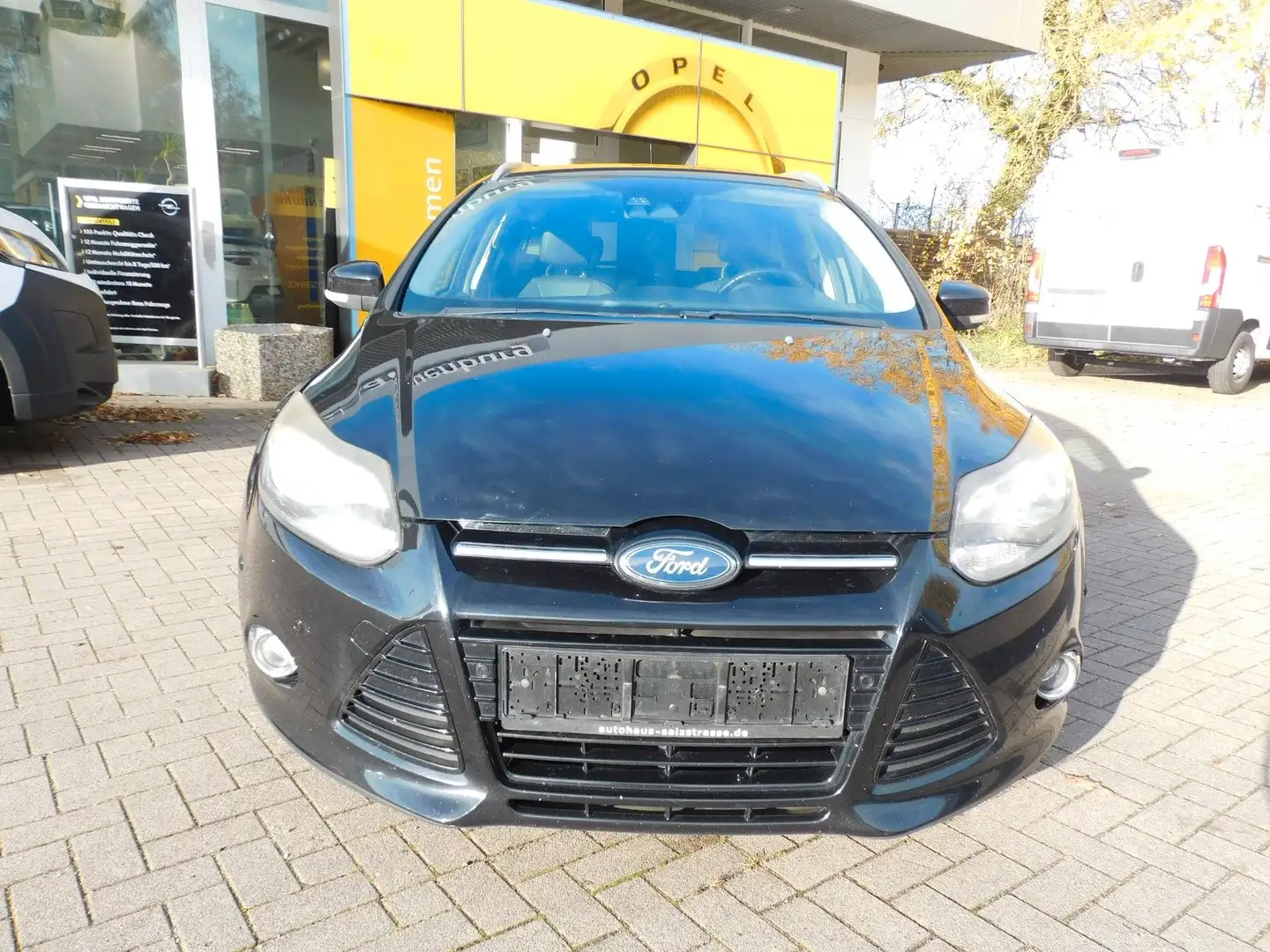 Ford Focus Turnier +SHZ+NAVI+APS+IM KUNDENAUFTRAG Schwarz - 2