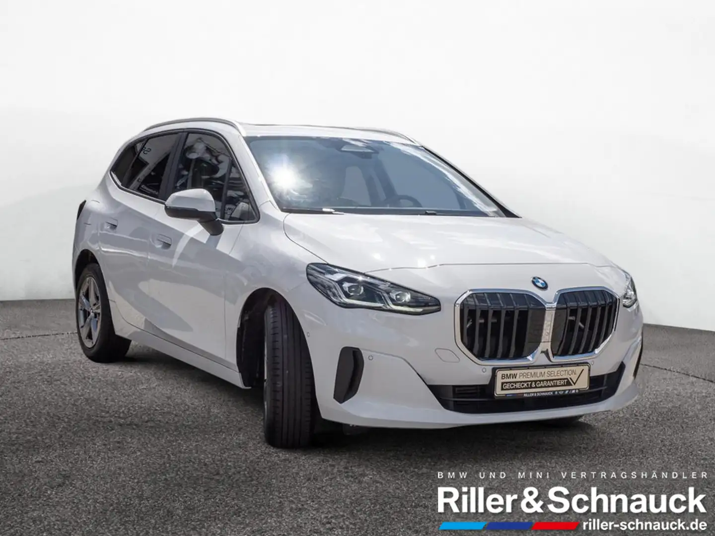 BMW 218 d Active Tourer SHZ LEDER NAVI LED PANO Weiß - 2