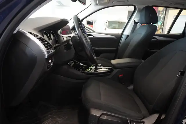 BMW X3 view 8