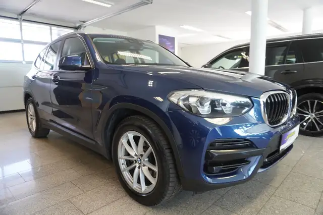 BMW X3 view 3