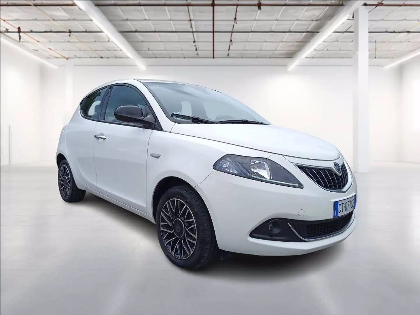 Lancia Ypsilon 1.0 firefly hybrid Platino s&s 70cv Bianco - 1
