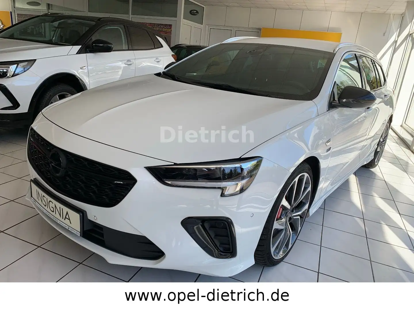 Opel Insignia Sports Tourer GSi 4x4 2.0 Turbo Weiß - 1