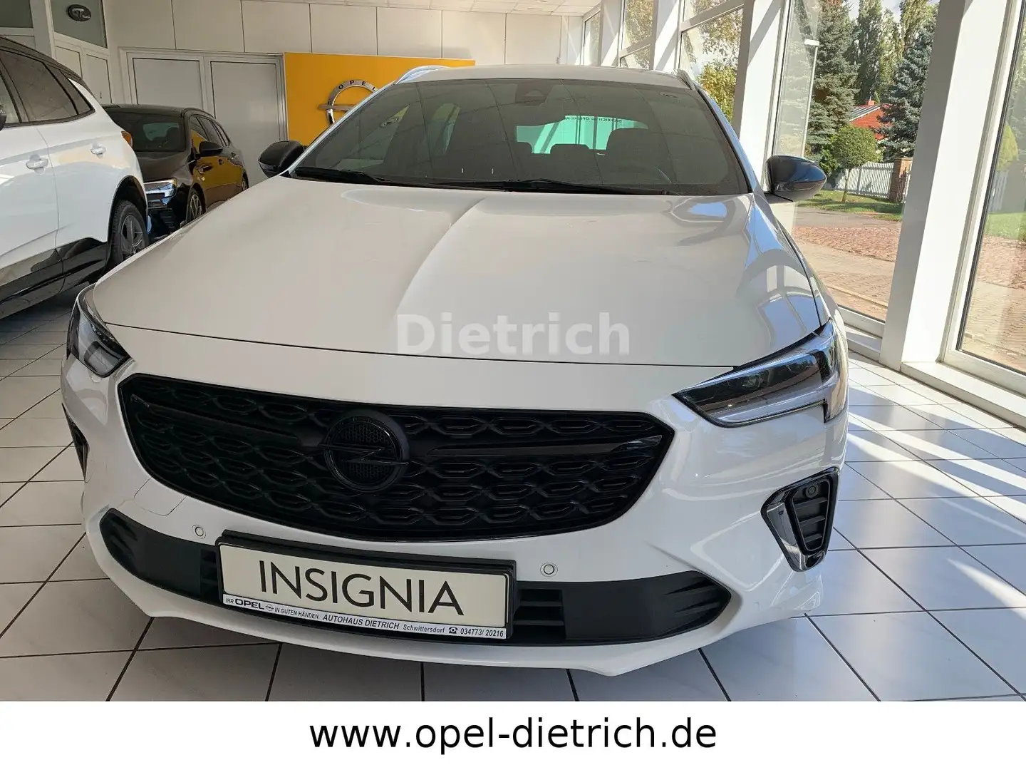 Opel Insignia Sports Tourer GSi 4x4 2.0 Turbo Weiß - 2