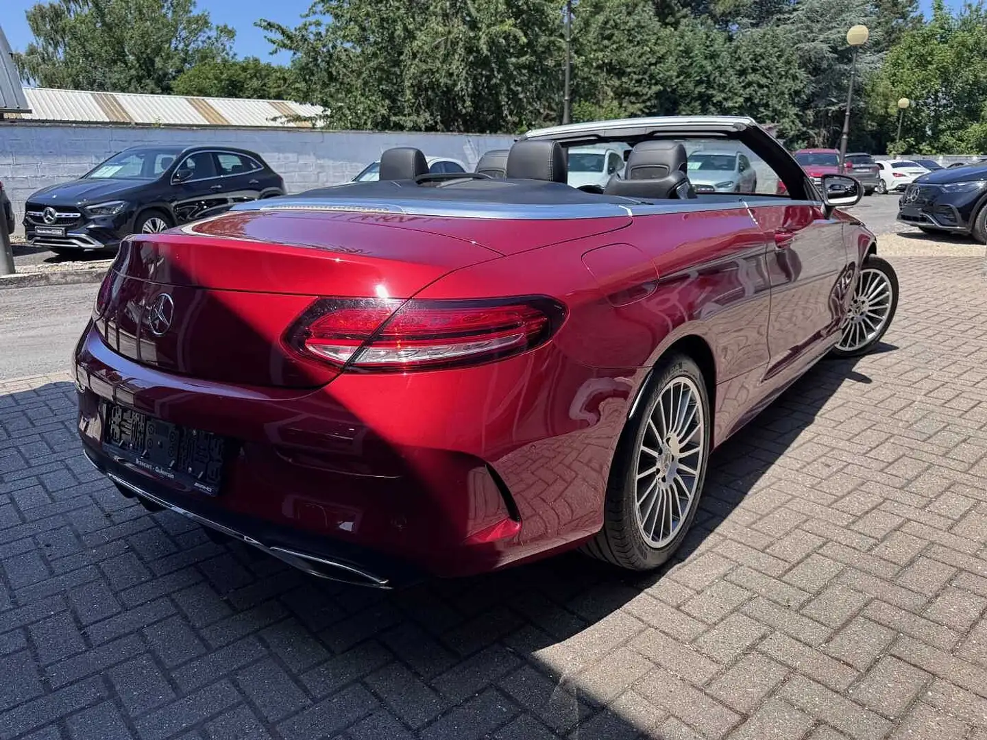 Mercedes-Benz C 200 Cabriolet AMG Line Red - 2