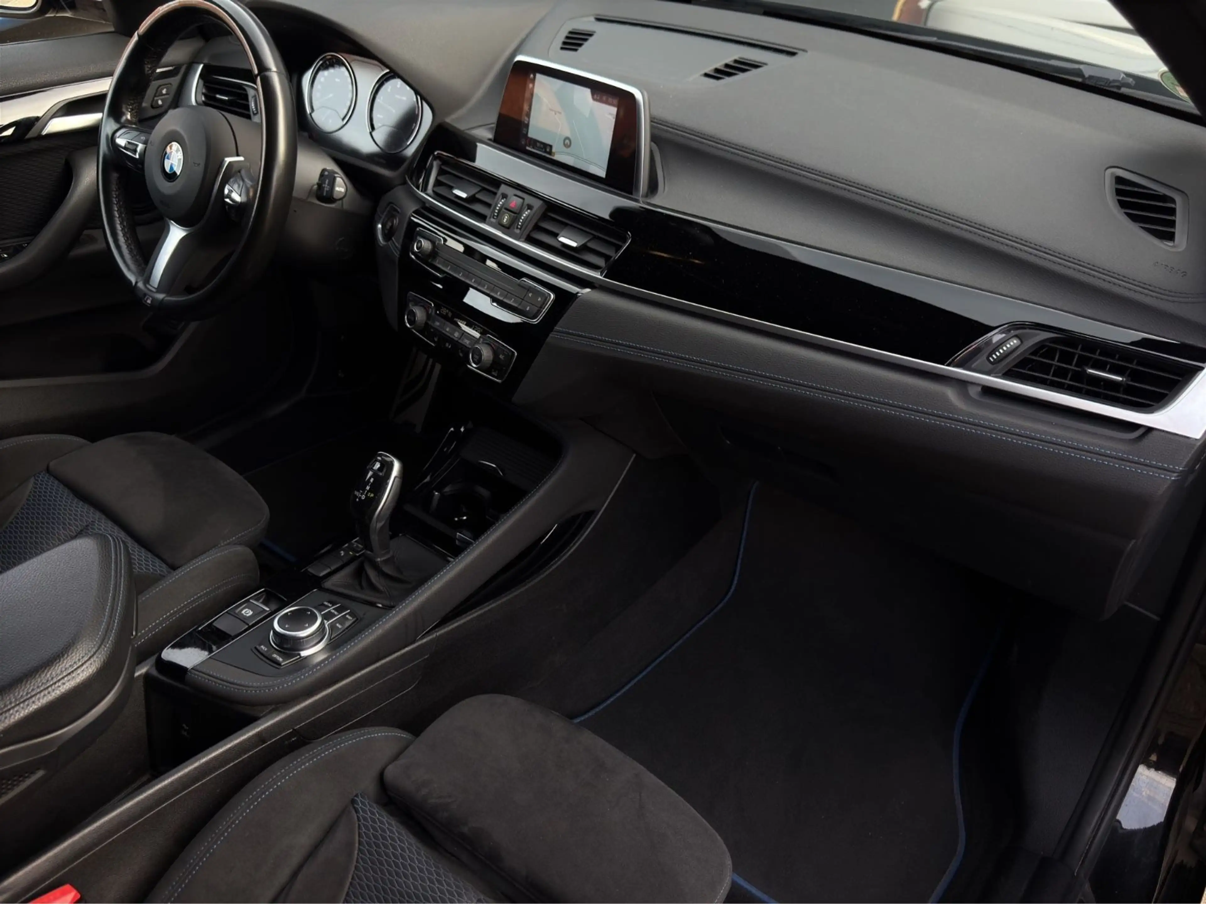 BMW X2 sDrive 18 i M Sport Kamera Navi LED Scheckhef — photo 15