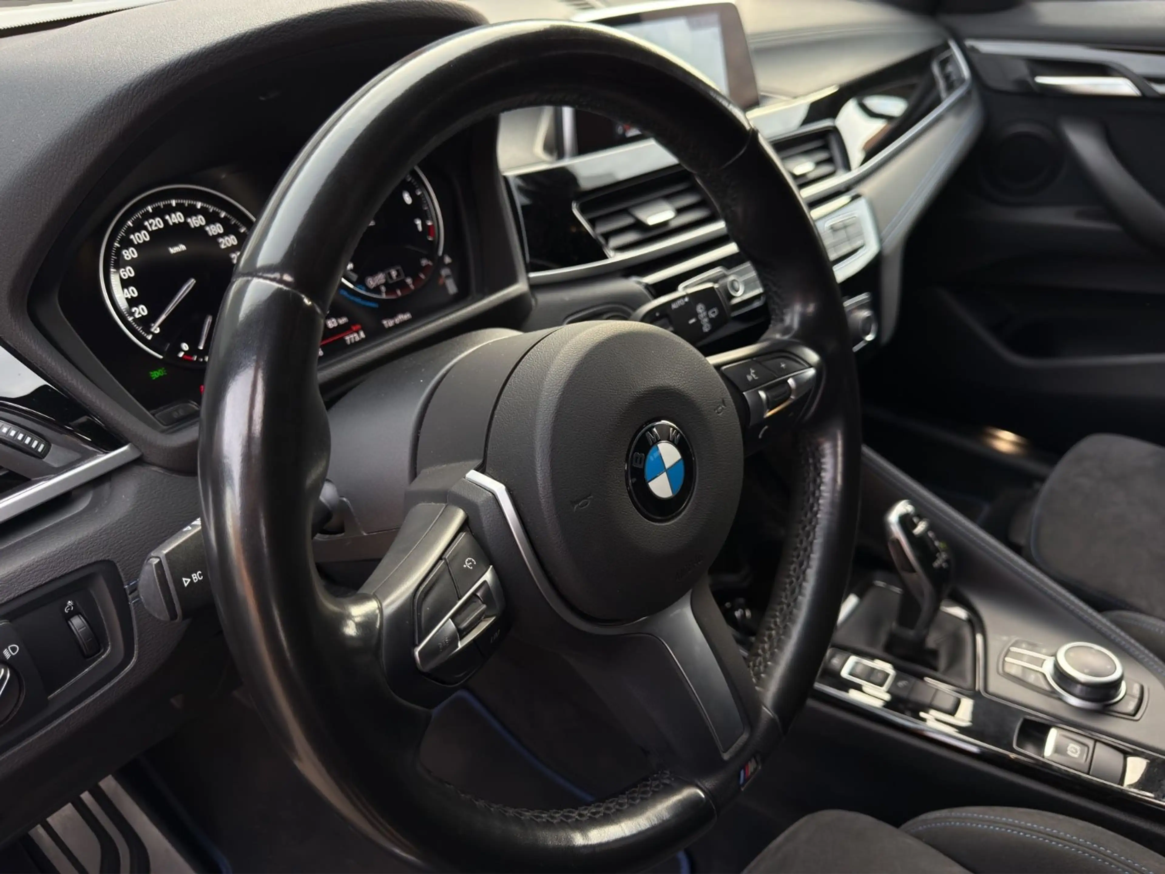 BMW X2 sDrive 18 i M Sport Kamera Navi LED Scheckhef — photo 9