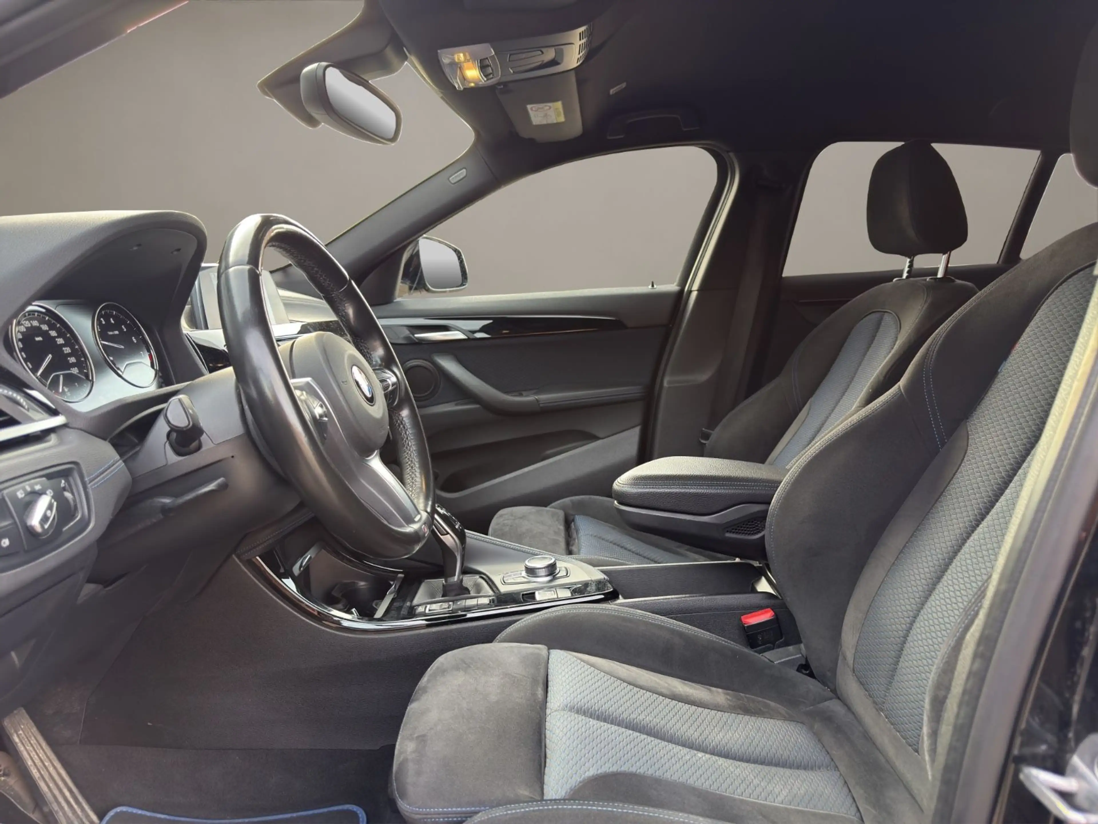 BMW X2 sDrive 18 i M Sport Kamera Navi LED Scheckhef — photo 8