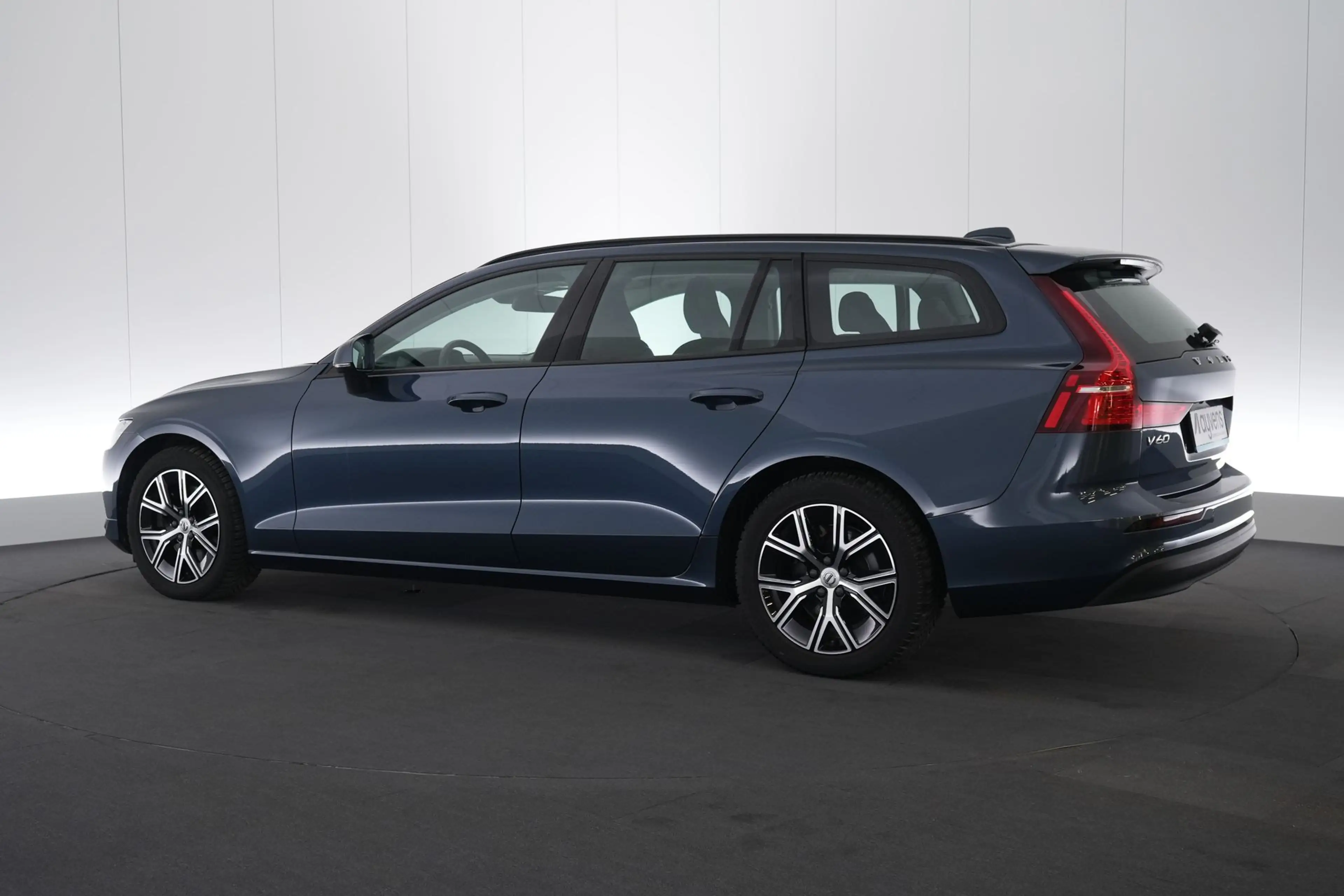 Volvo V60 2.0 B3 MHEV Essential DCT LED GPS PDC CAM Carplay — photo 10