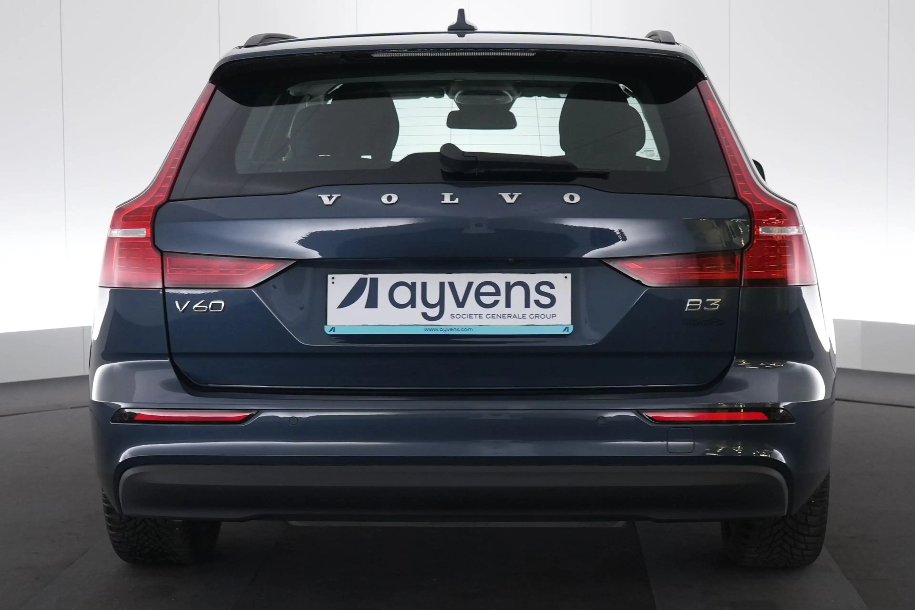 Volvo V60 2.0 B3 MHEV Essential DCT LED GPS PDC CAM Carplay — photo 8