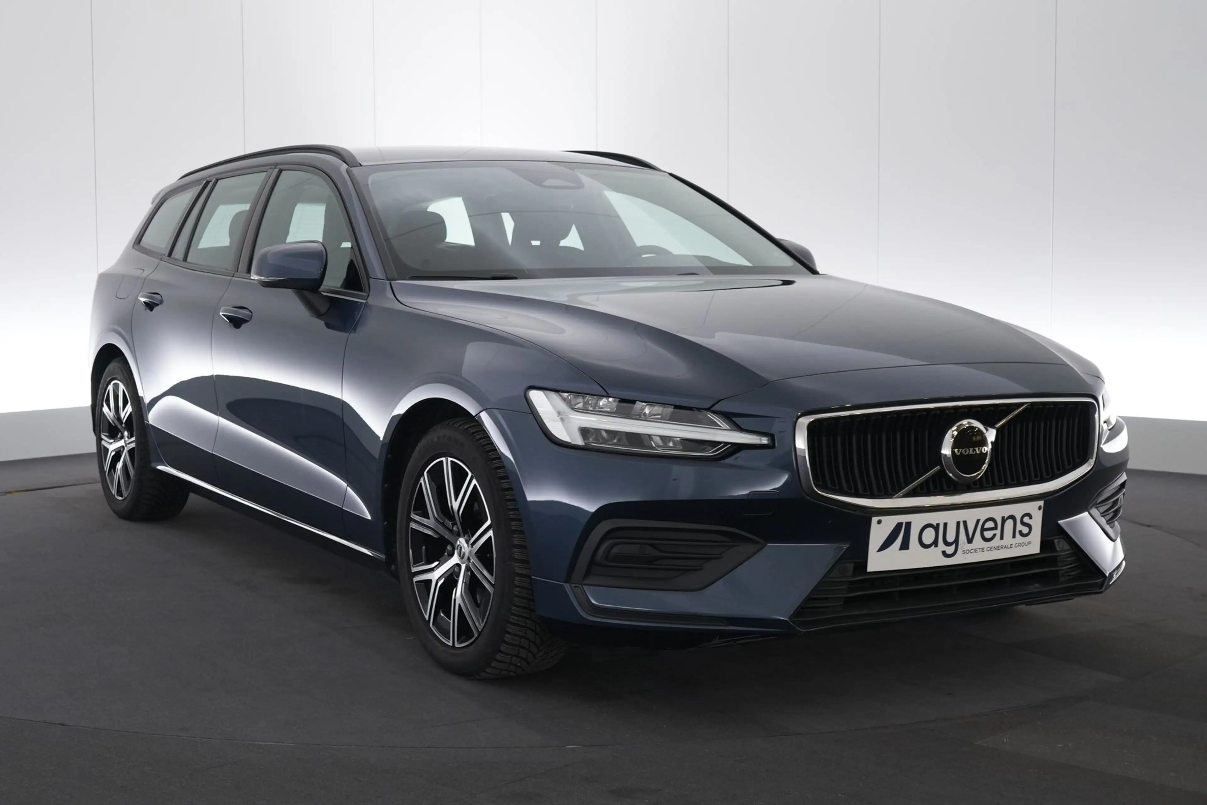 Volvo V60 2.0 B3 MHEV Essential DCT LED GPS PDC CAM Carplay — photo 3