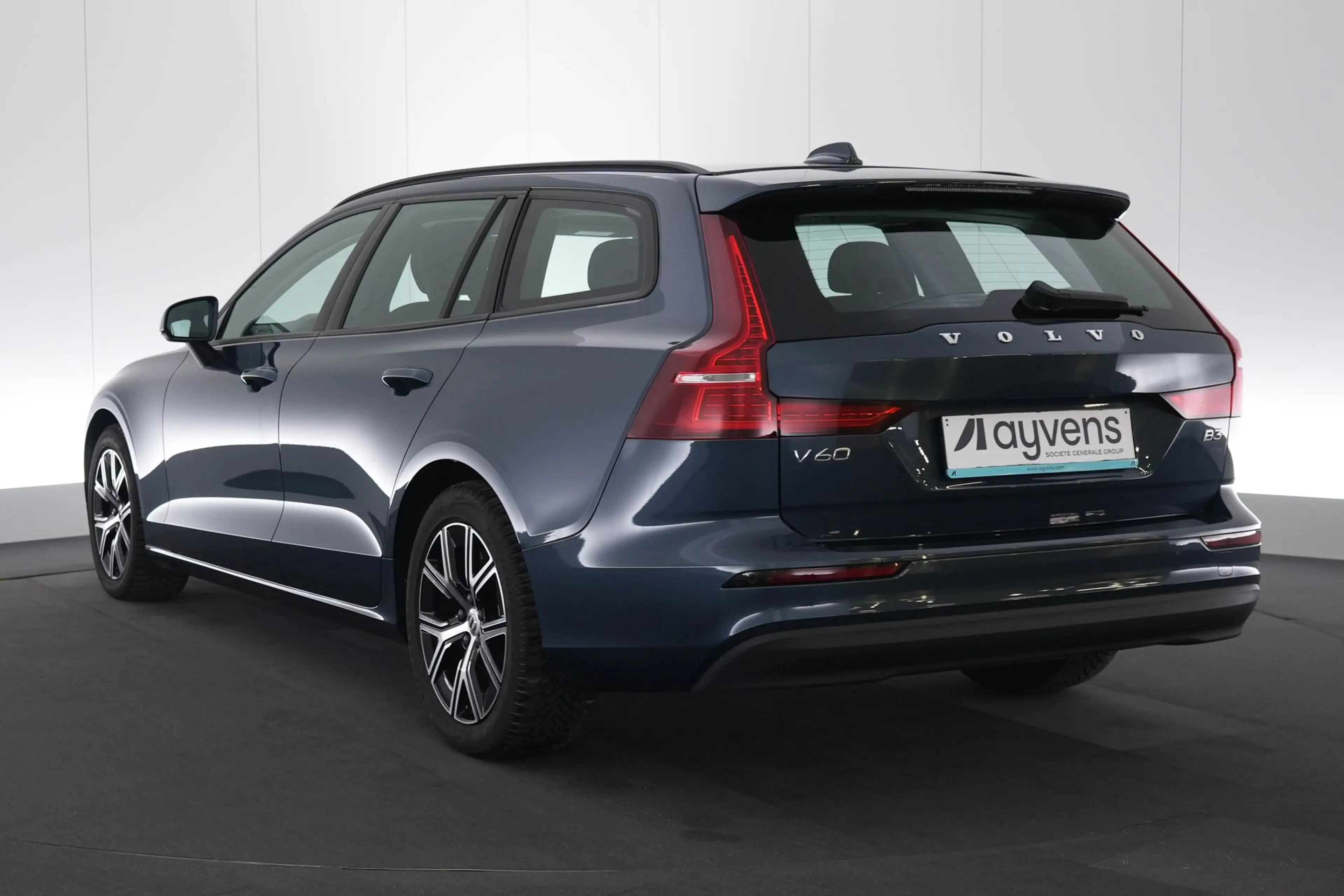 Volvo V60 2.0 B3 MHEV Essential DCT LED GPS PDC CAM Carplay — photo 9
