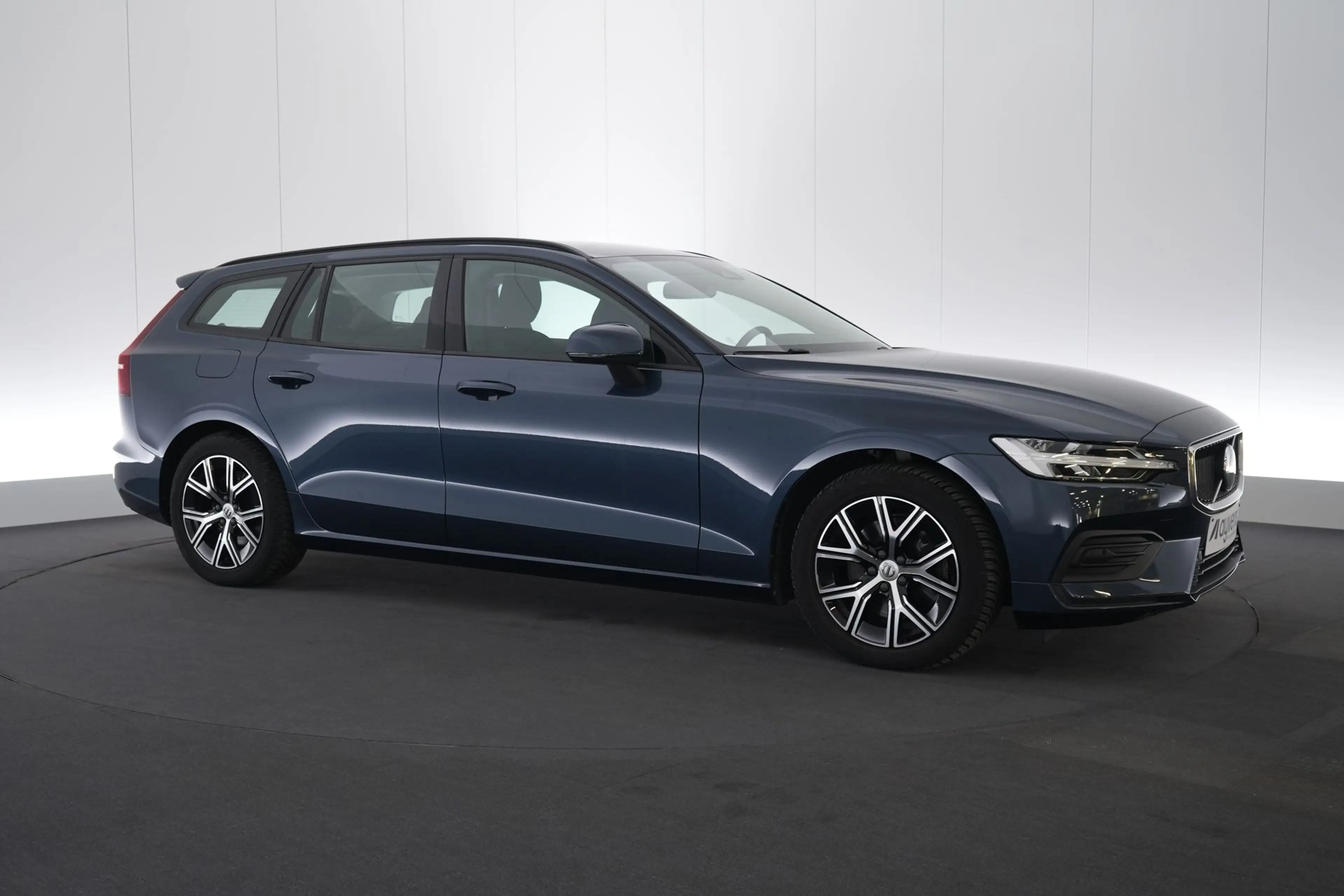 Volvo V60 2.0 B3 MHEV Essential DCT LED GPS PDC CAM Carplay — photo 4