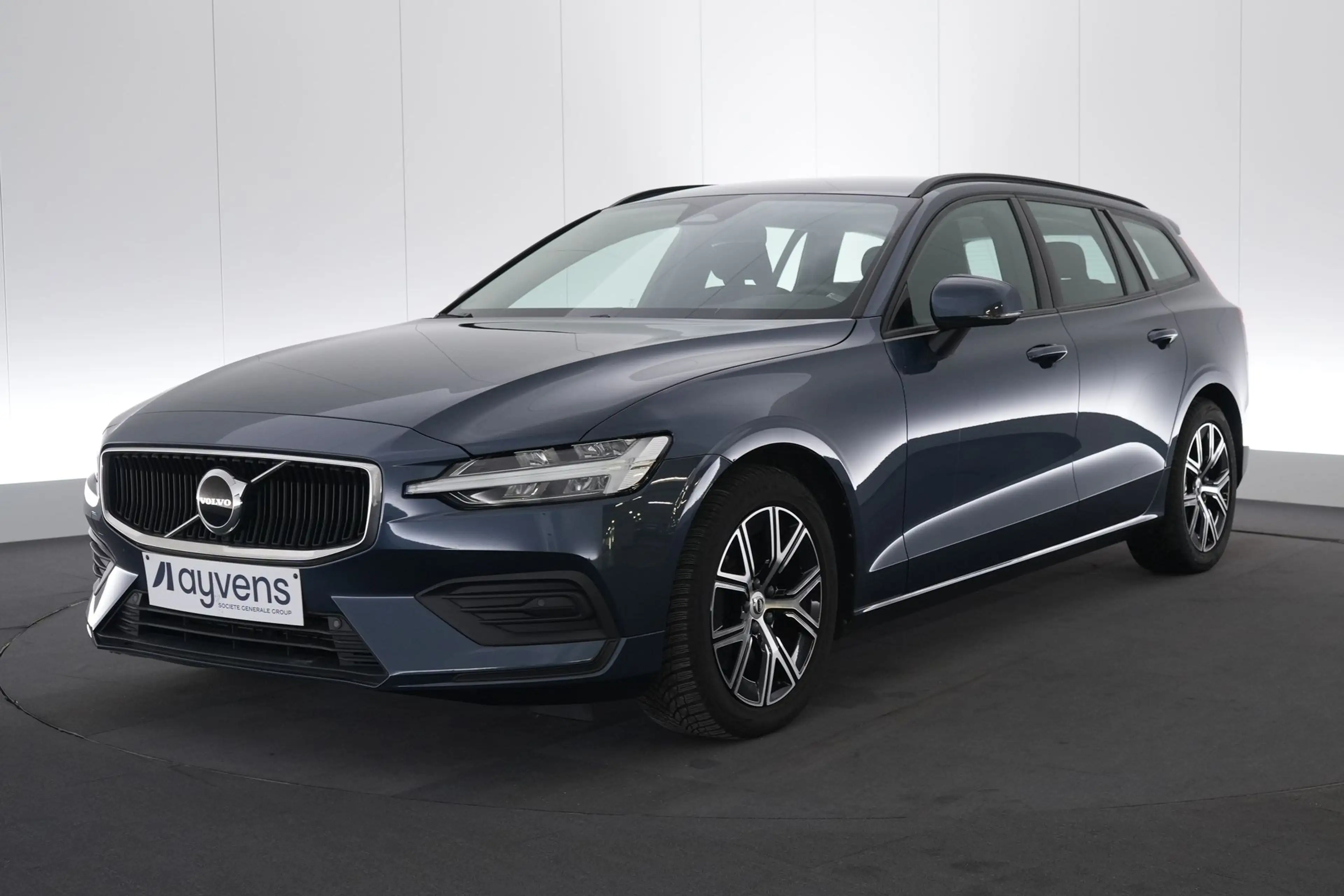 Volvo V60 2.0 B3 MHEV Essential DCT LED GPS PDC CAM Carplay