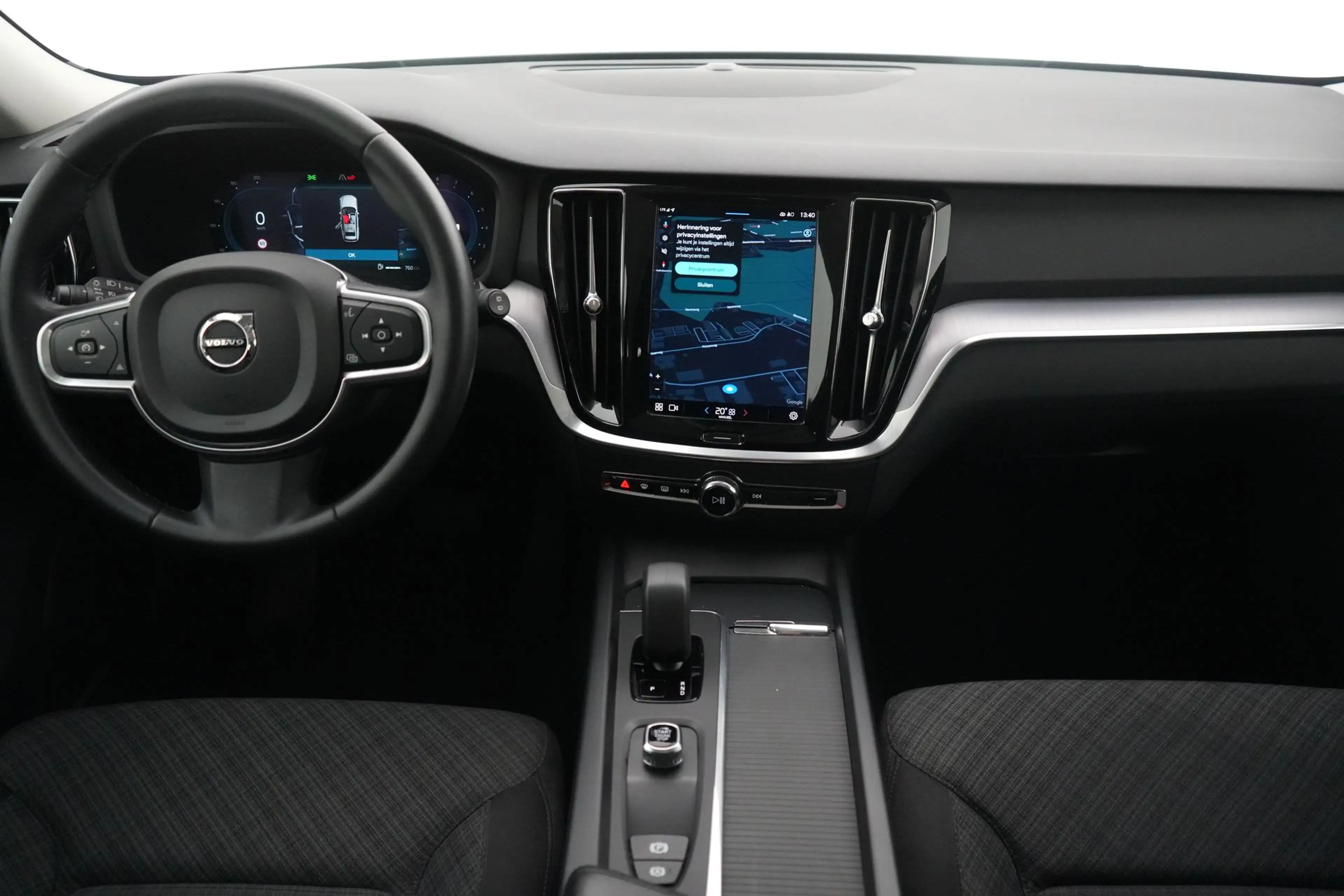 Volvo V60 2.0 B3 MHEV Essential DCT LED GPS PDC CAM Carplay — photo 13