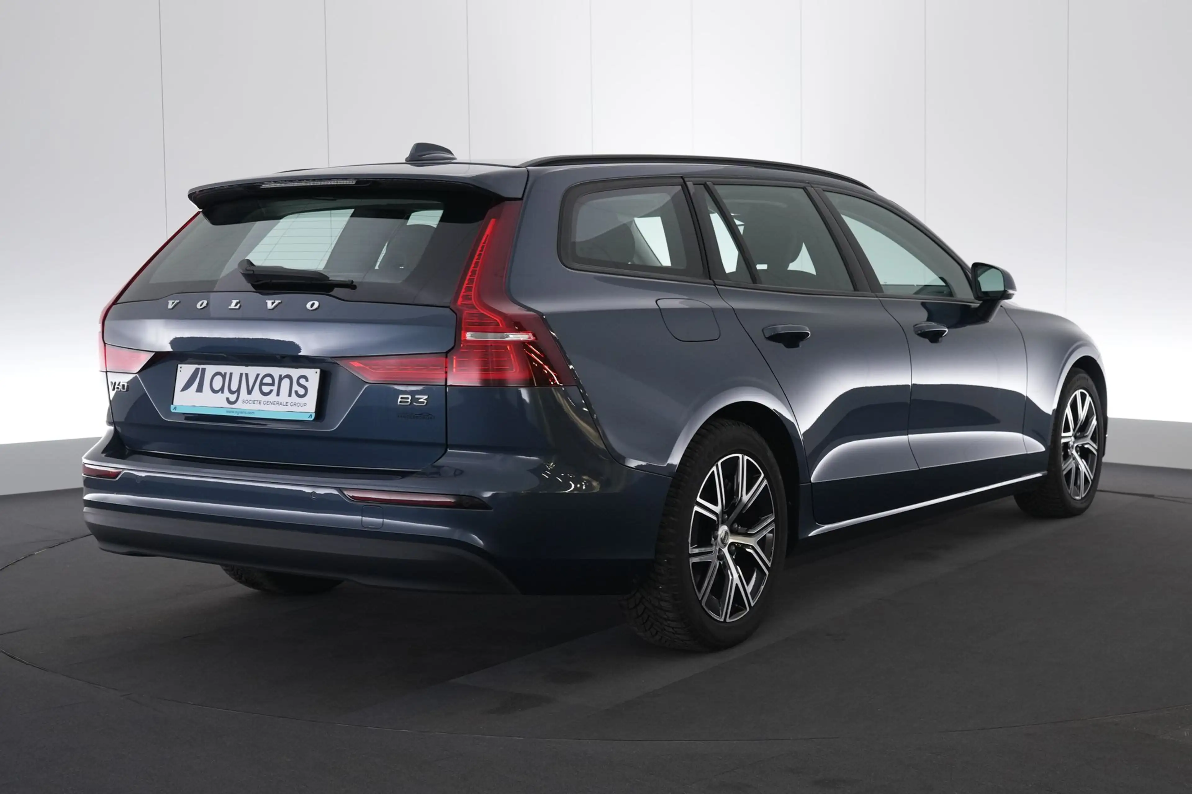 Volvo V60 2.0 B3 MHEV Essential DCT LED GPS PDC CAM Carplay — photo 7