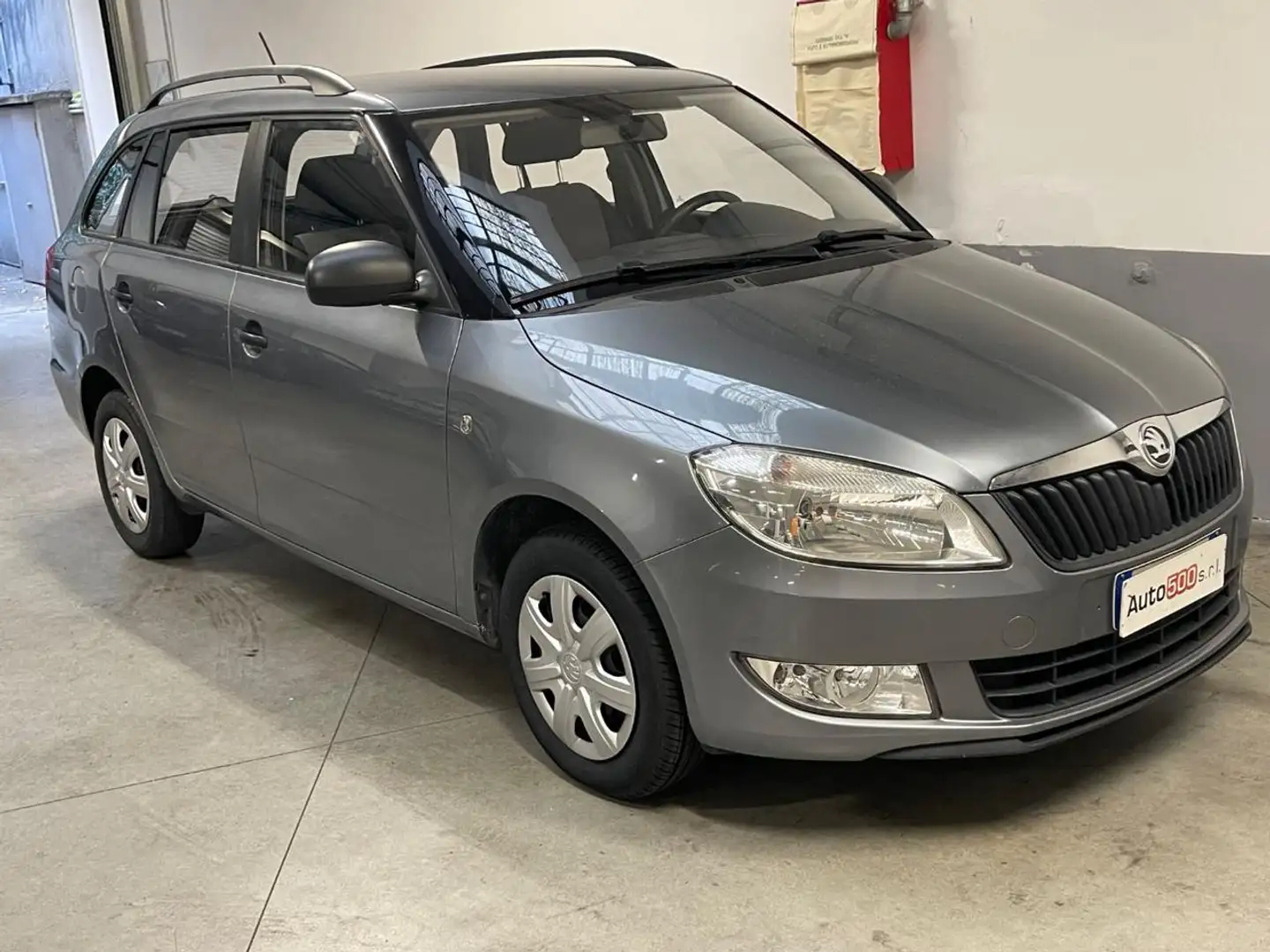 Skoda Fabia 1.2 6V 60CV Wagon Active Grau - 2