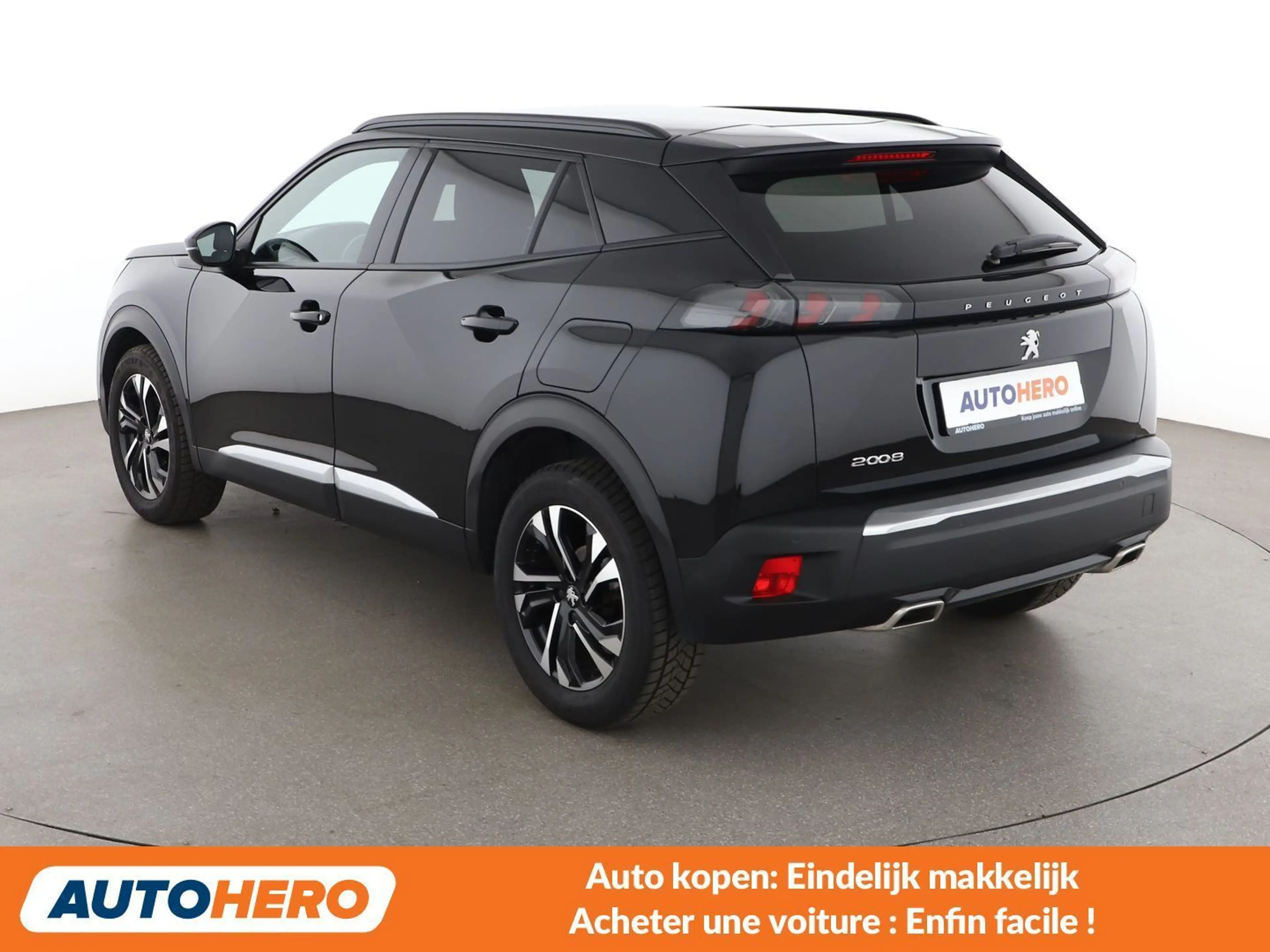 Peugeot 2008 1.2 PureTech Allure — photo 4