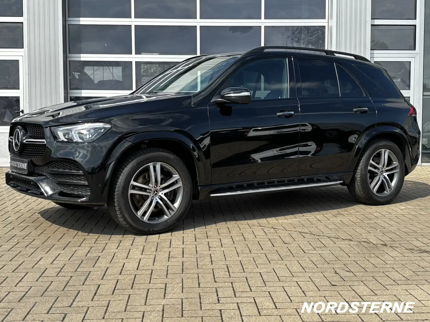 Mercedes-Benz GLE 300 GLE 300 d 4M AMG-LINE+DISTRONIC+AHK+360+AIRMATIC Negru - 2
