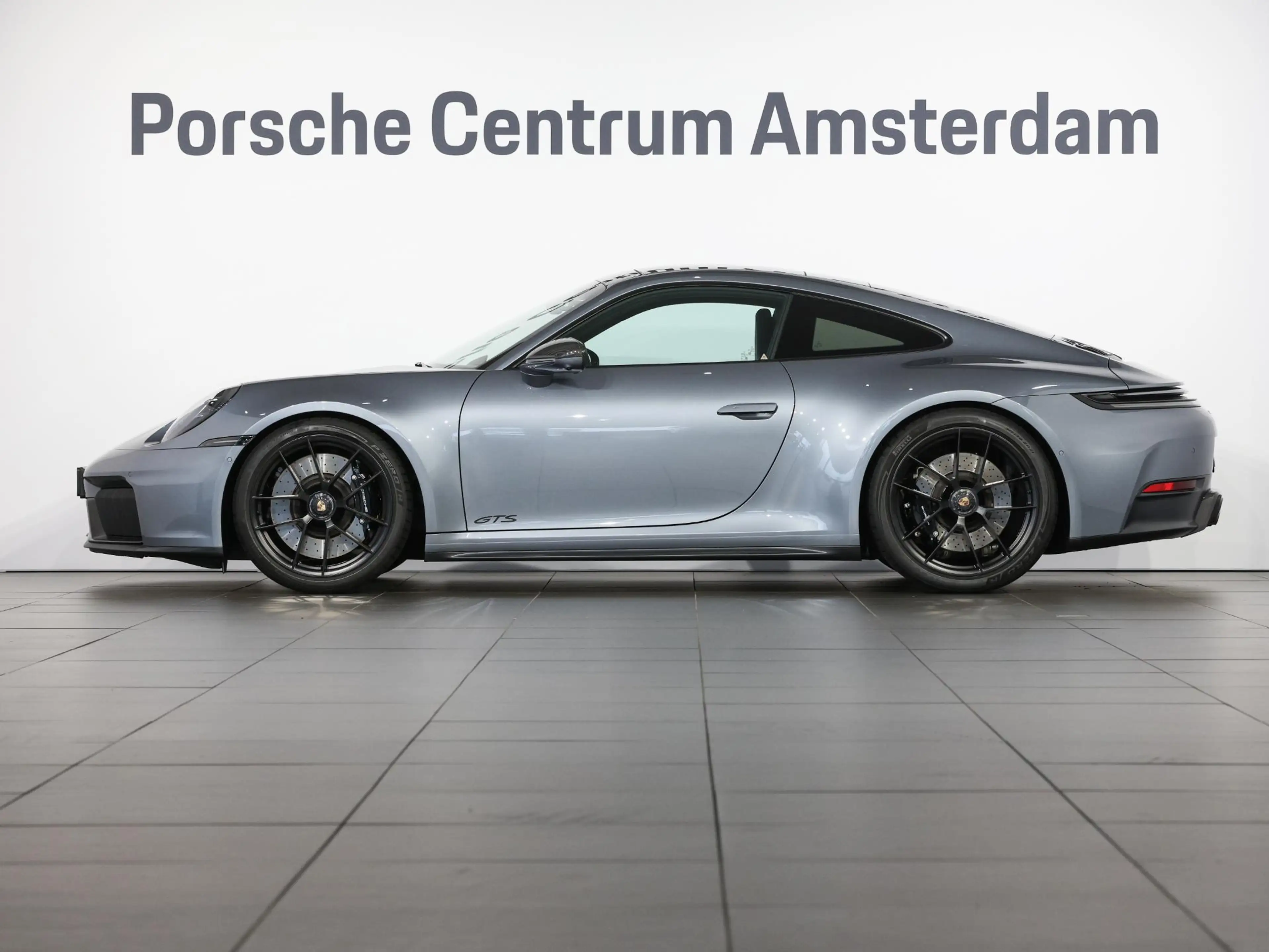 Porsche 992 Carrera 4 GTS — photo 2
