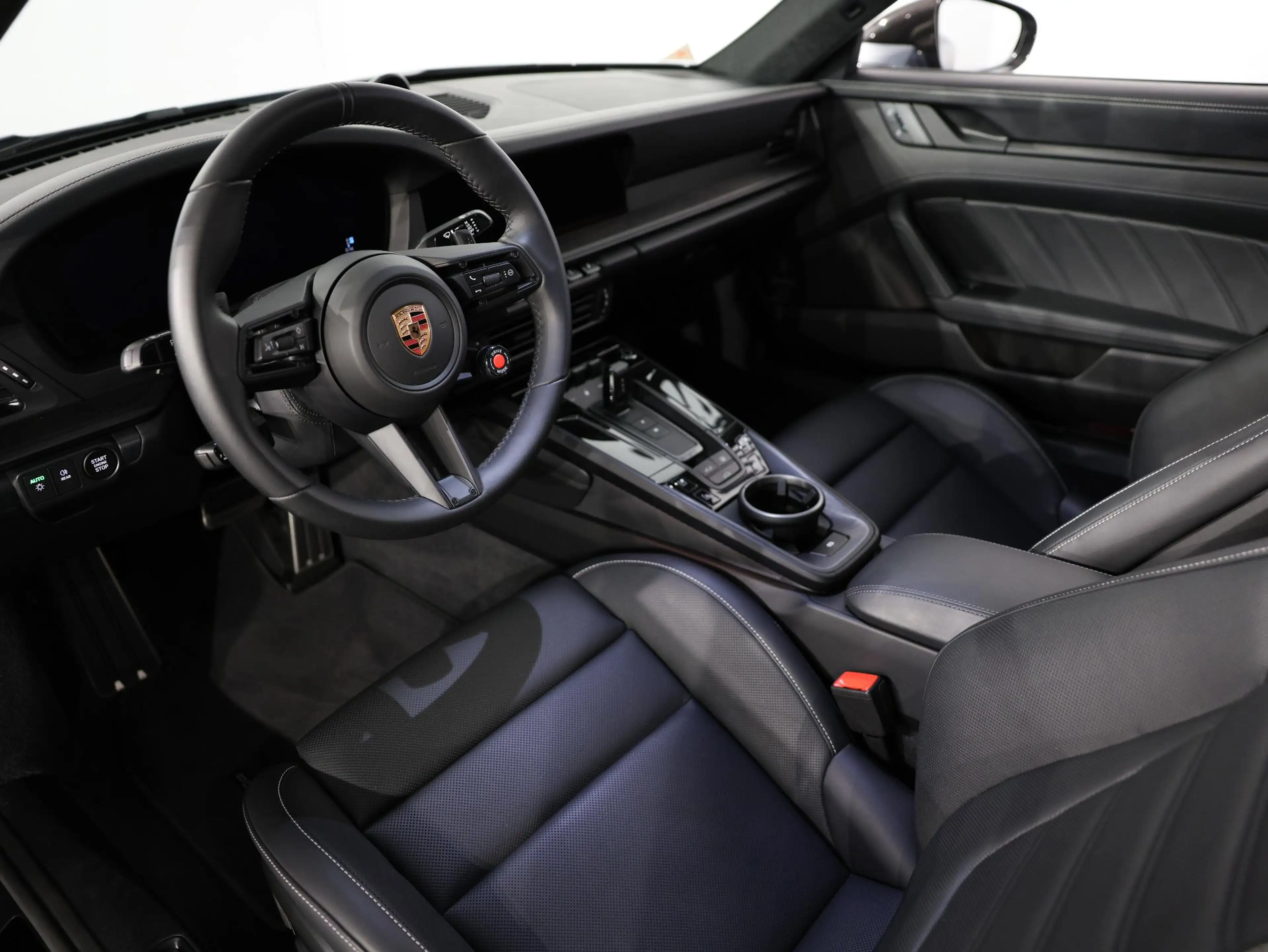 Porsche 992 Carrera 4 GTS — photo 10