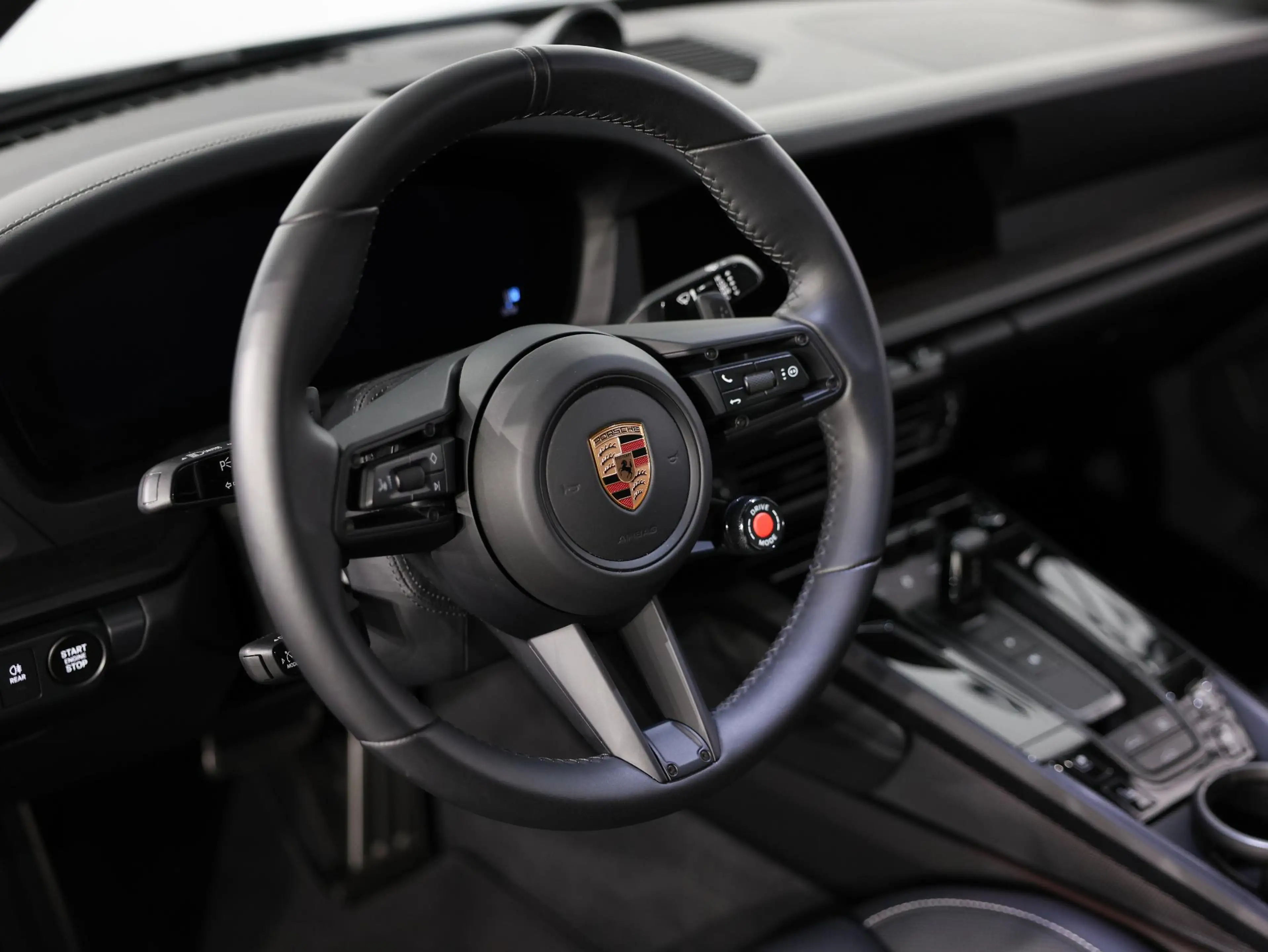 Porsche 992 Carrera 4 GTS — photo 12
