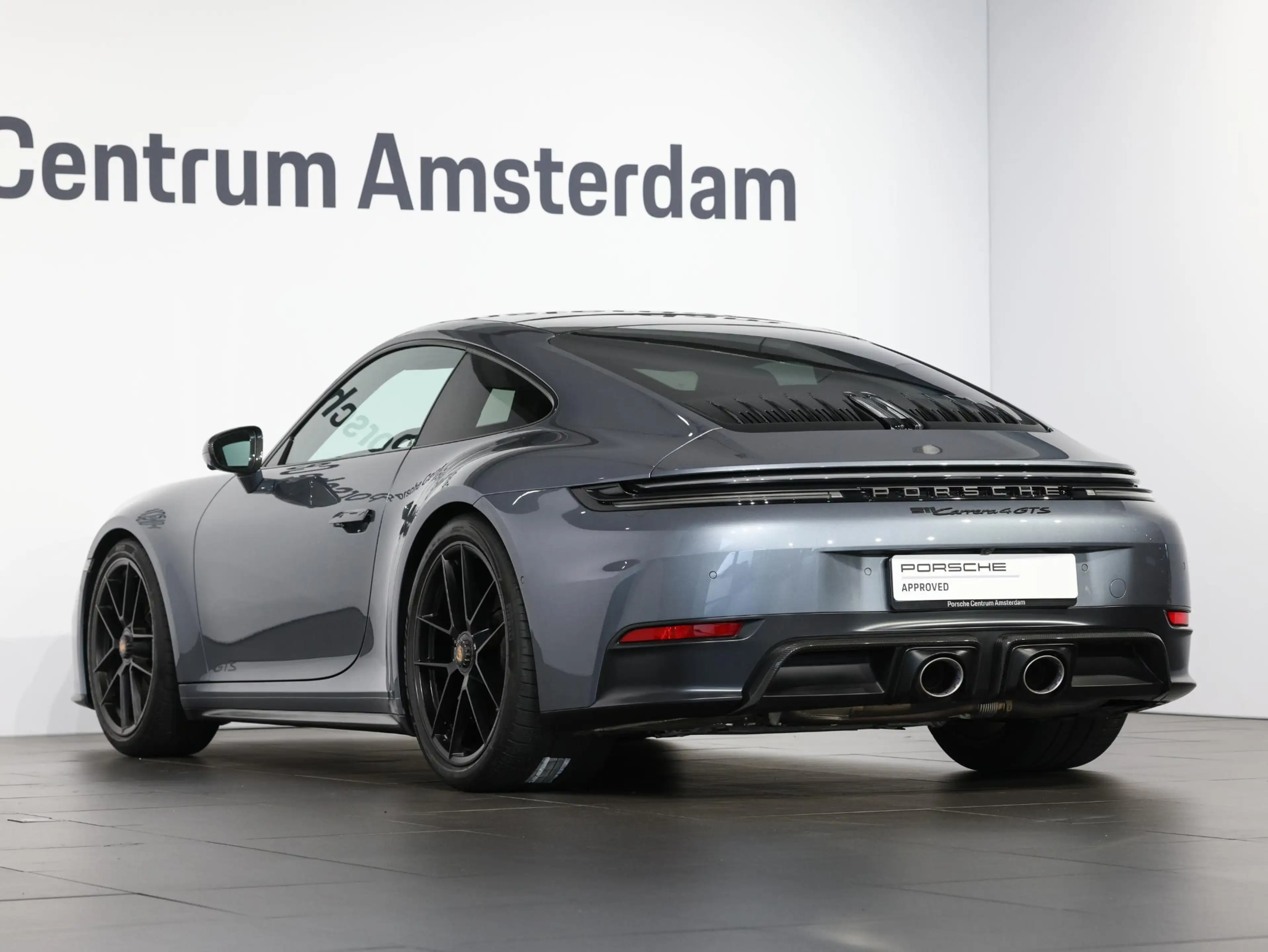 Porsche 992 Carrera 4 GTS — photo 3