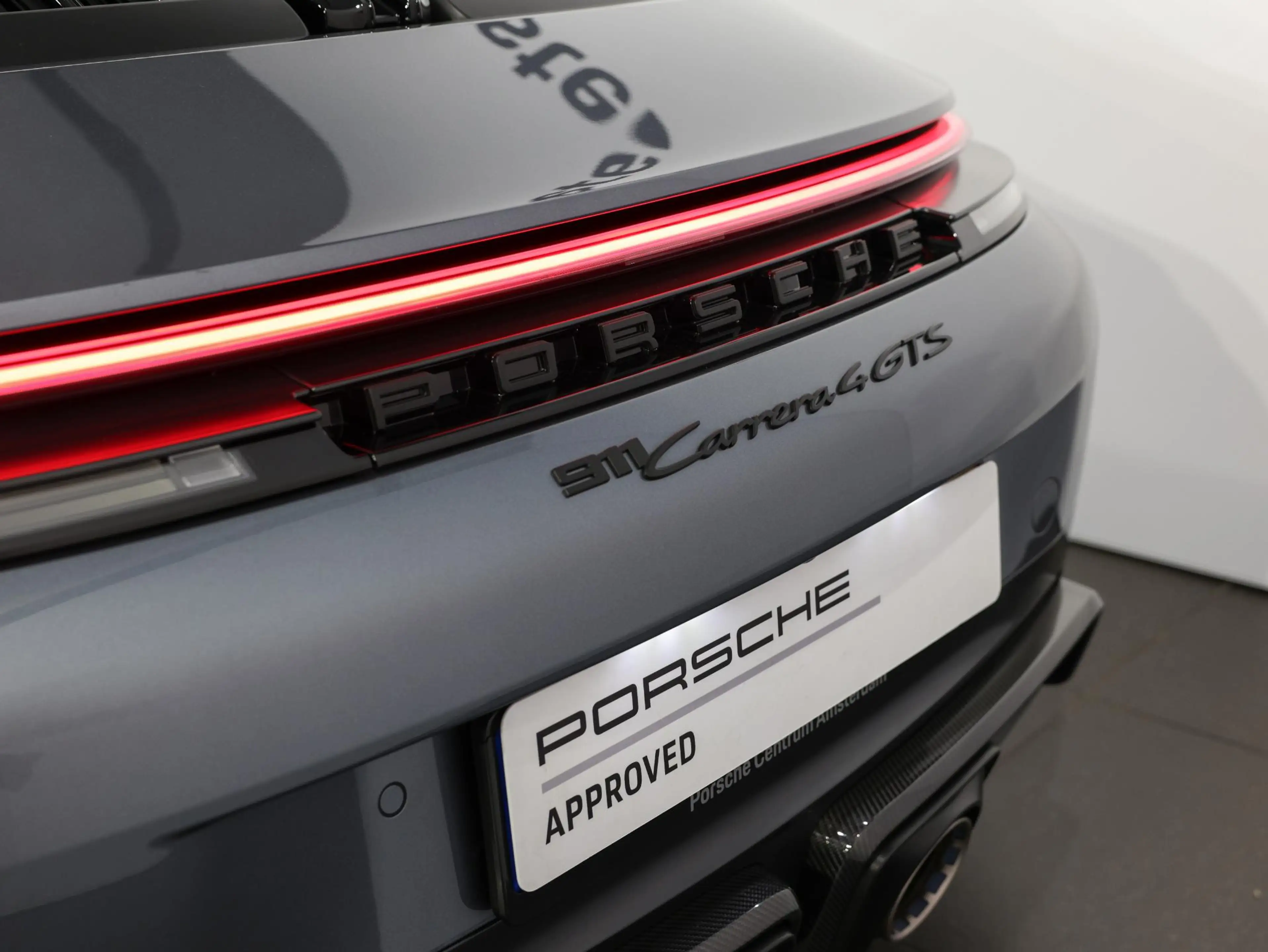 Porsche 992 Carrera 4 GTS — photo 7