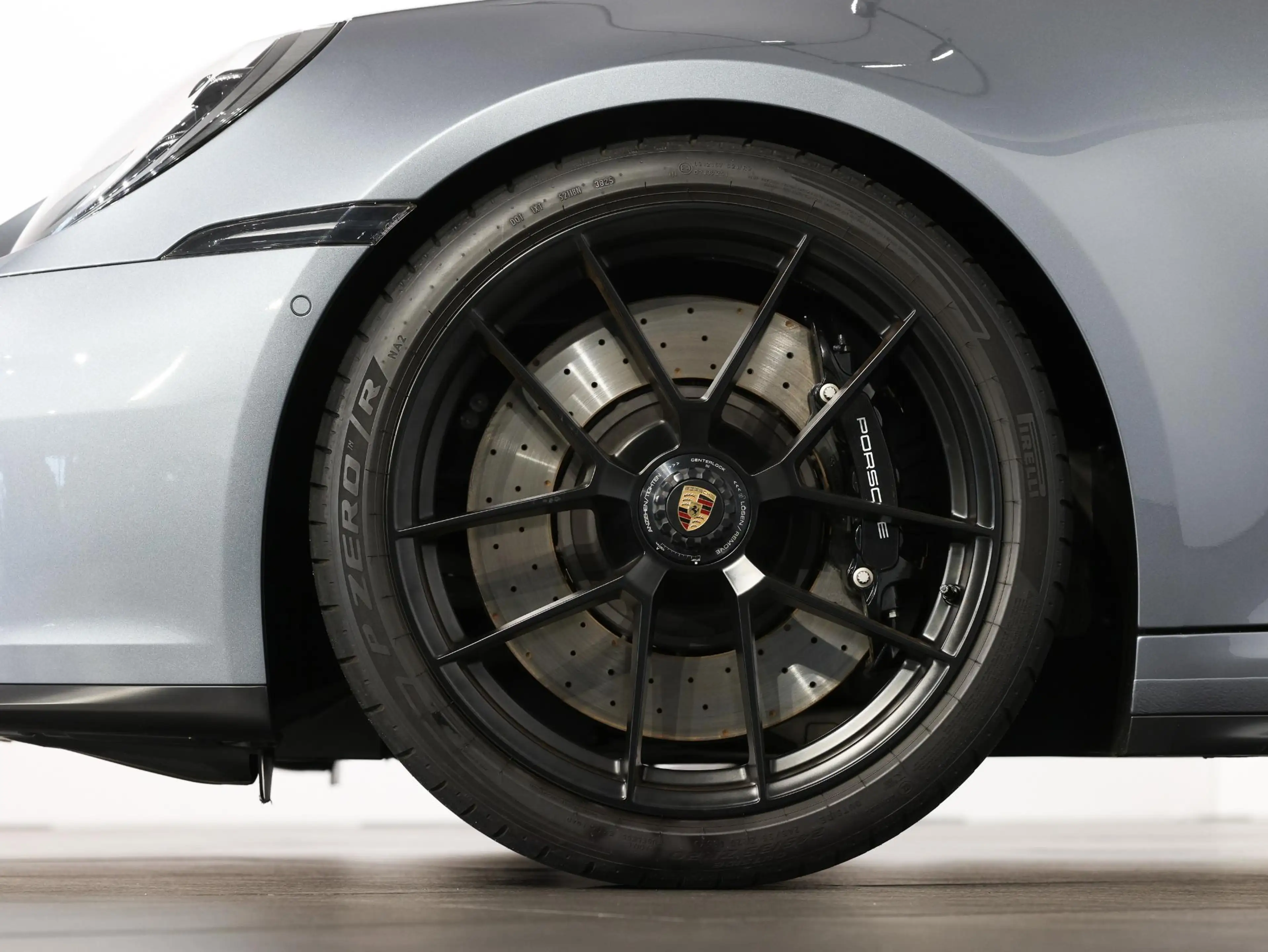 Porsche 992 Carrera 4 GTS — photo 6
