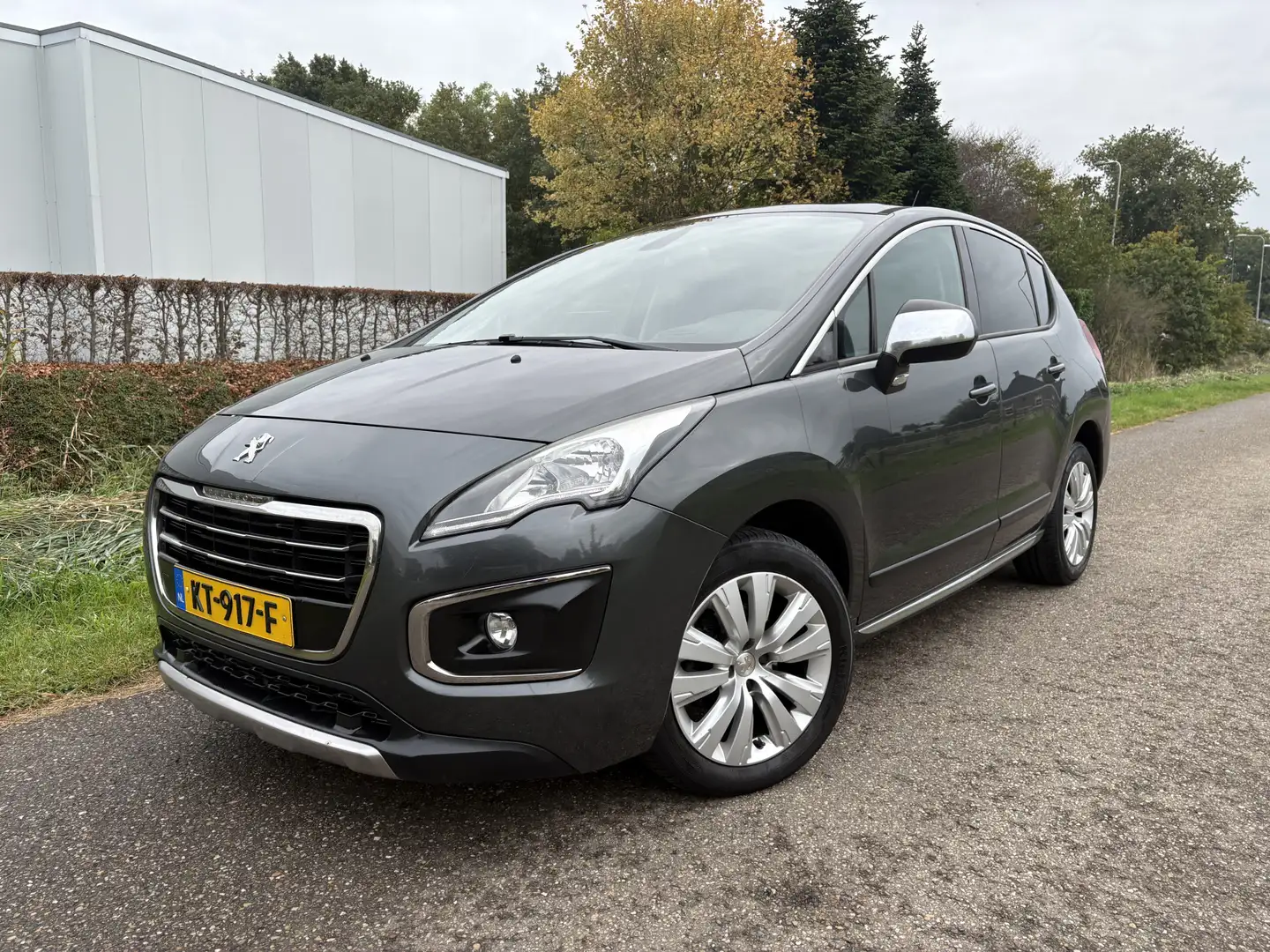 Peugeot 3008 1.2 PureTech Blue Lease Executive / NAVI / PANORAM Grijs - 1