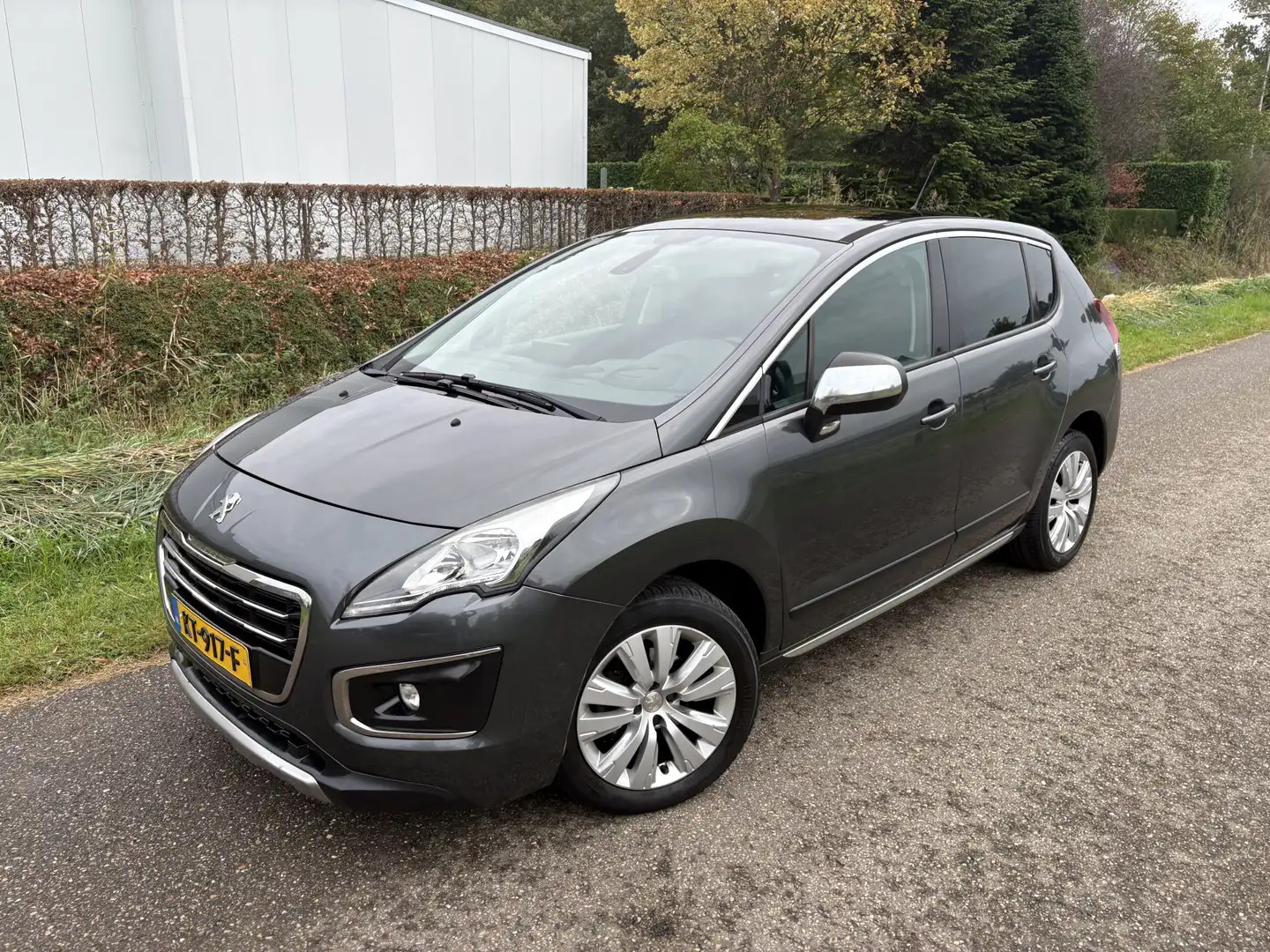 Peugeot 3008 1.2 PureTech Blue Lease Executive / NAVI / PANORAM Grijs - 2