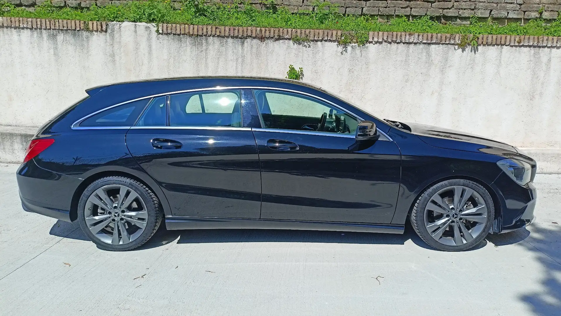 Mercedes-Benz CLA 180 Shooting Brake d Business auto FL - 2
