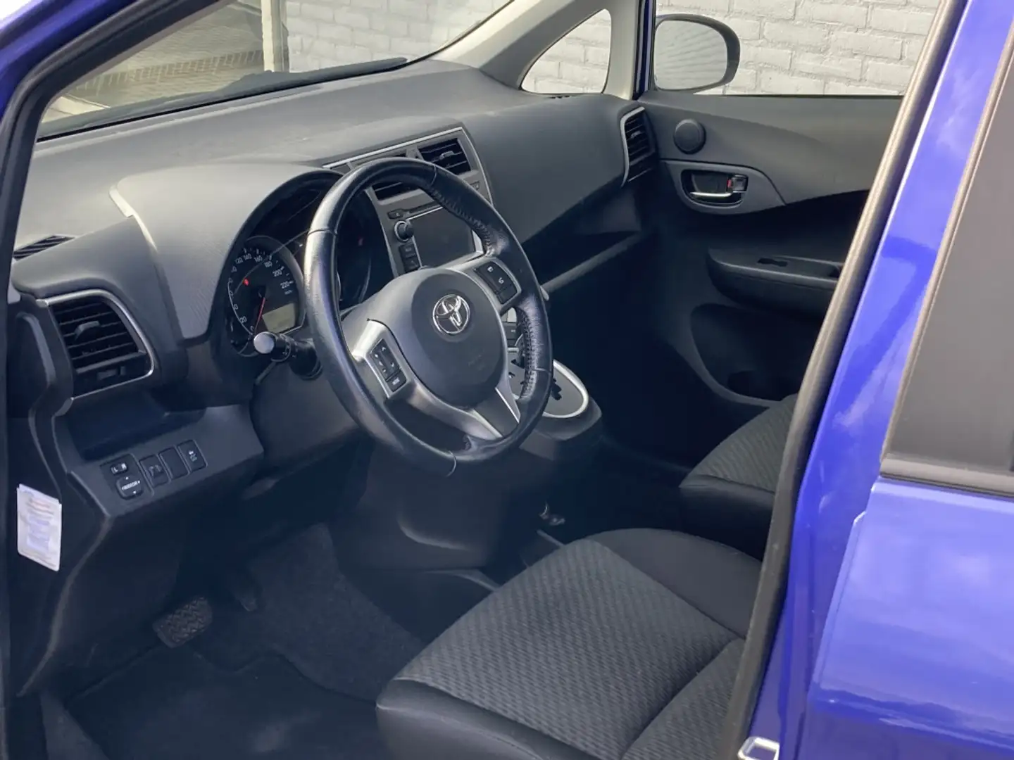 Toyota Verso-S 1.3 VVT-i Aspiration Automaat | Trekhaak | Eerste Blauw - 2