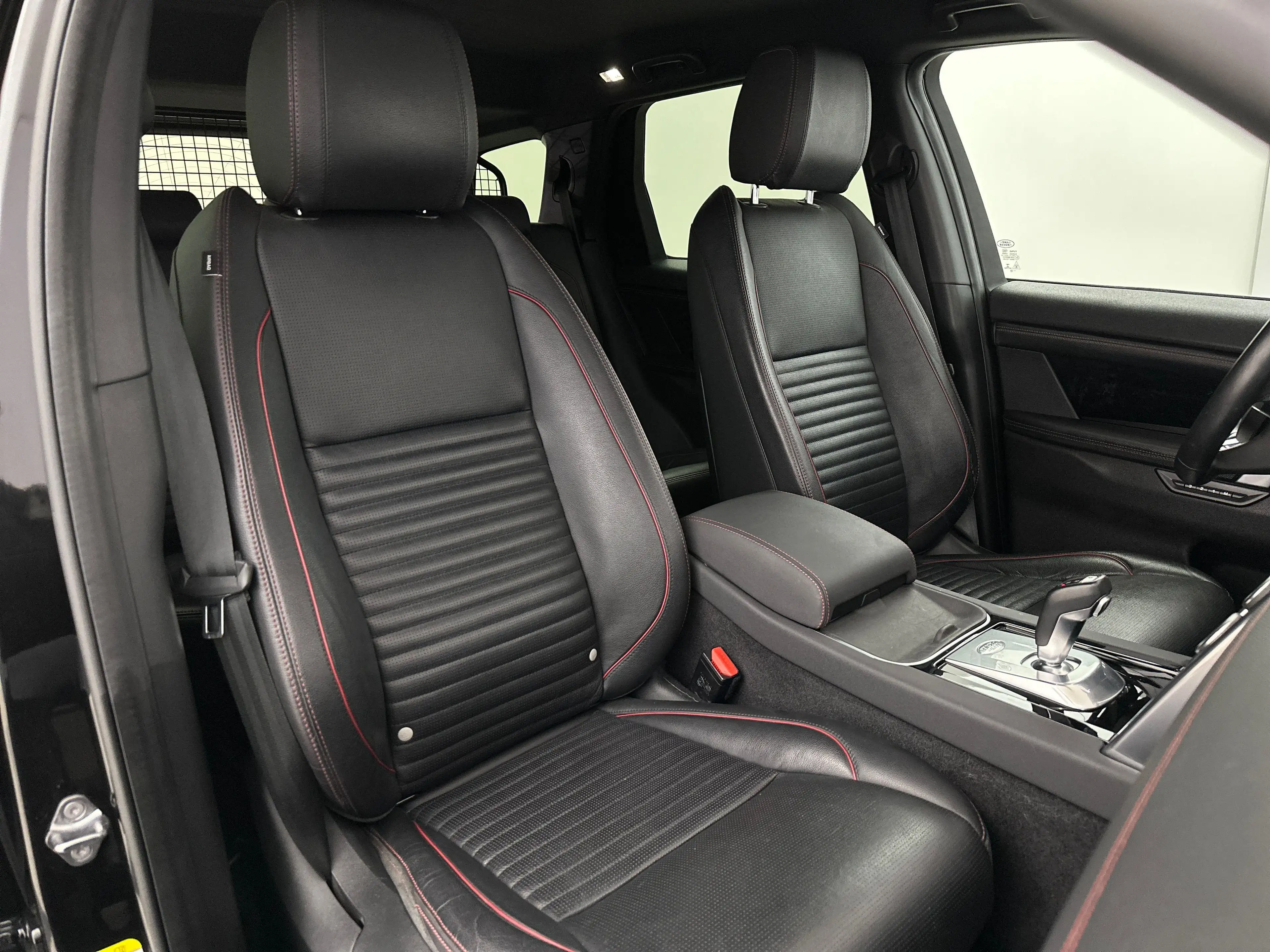 Land Rover Discovery Sport P300e R-Dynamic S AWD Auto. 20 — photo 11