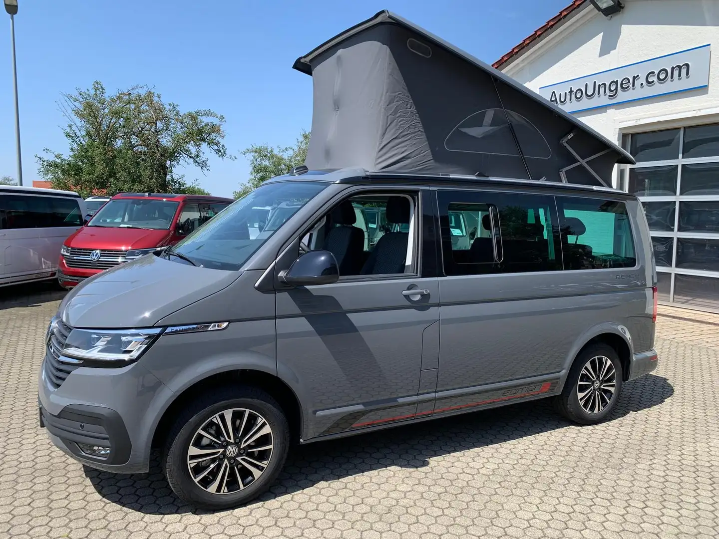 Volkswagen T6.1 California T6.1 Cali Beach Camper Edition AHK NaviPRO Lane+Si Šedá - 1
