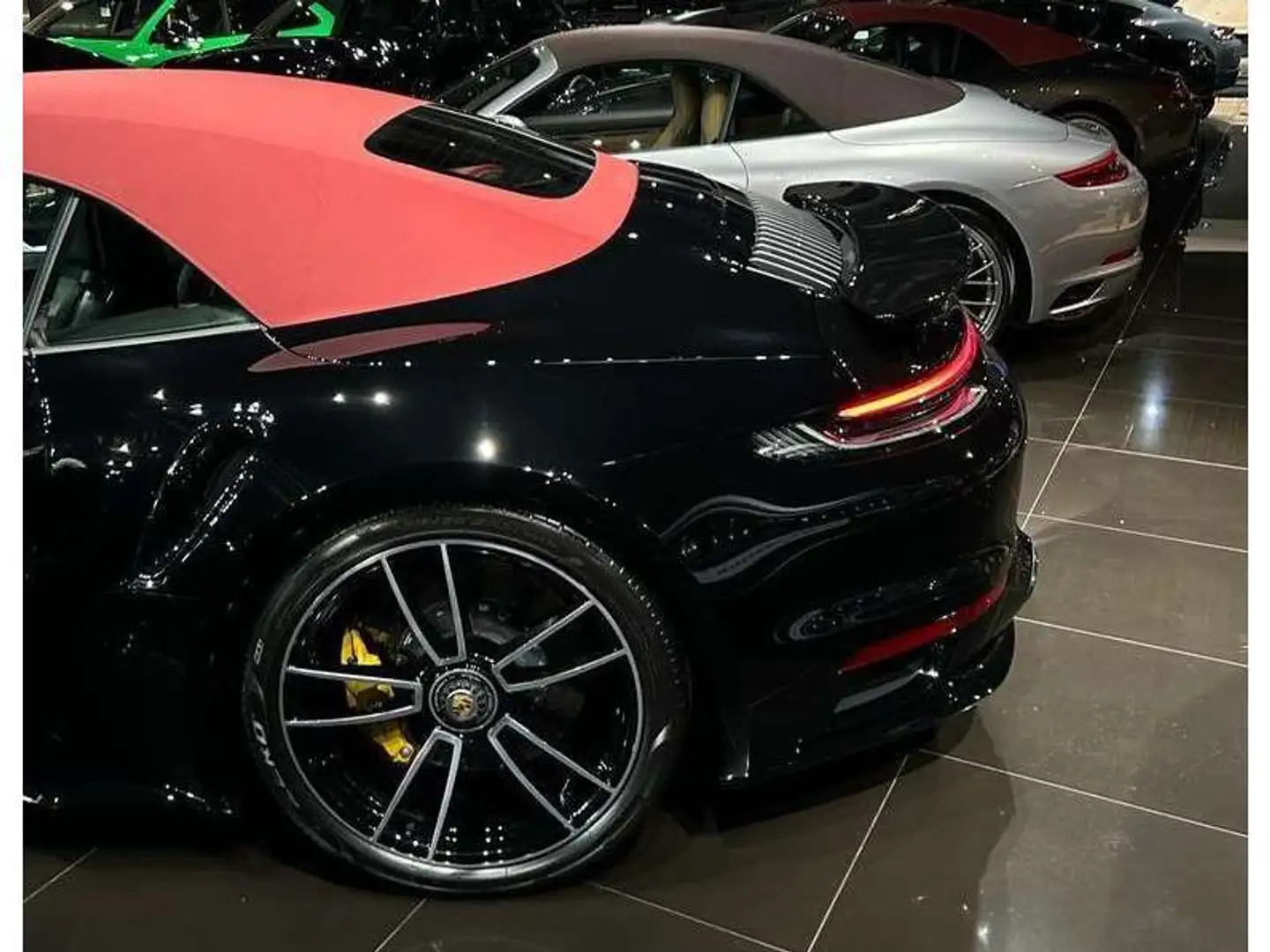 Porsche 992 911 Turbo S Cabriolet full options 650CH Vert - 2