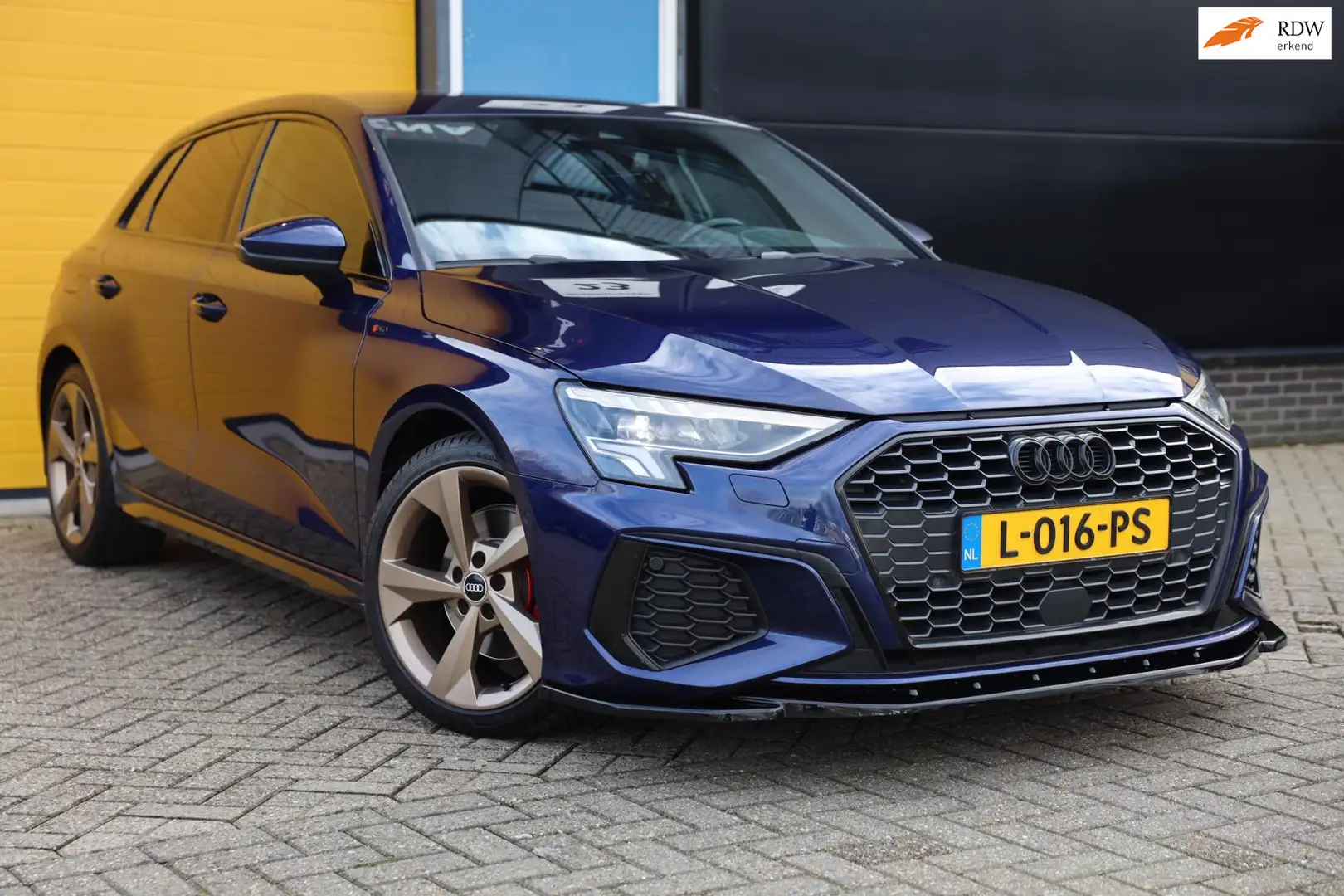 Audi A3 Sportback 35 TFSI S Line Edition / AUT / RS Zetels Blauw - 1